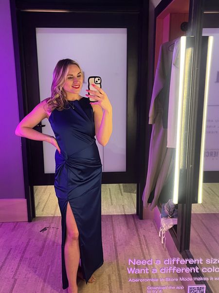 Friday night lights brought to you by Abercrombies amazing dressing room featuring this stunning blue dress. 


#LTKstyletip #LTKparties #LTKSpringSale