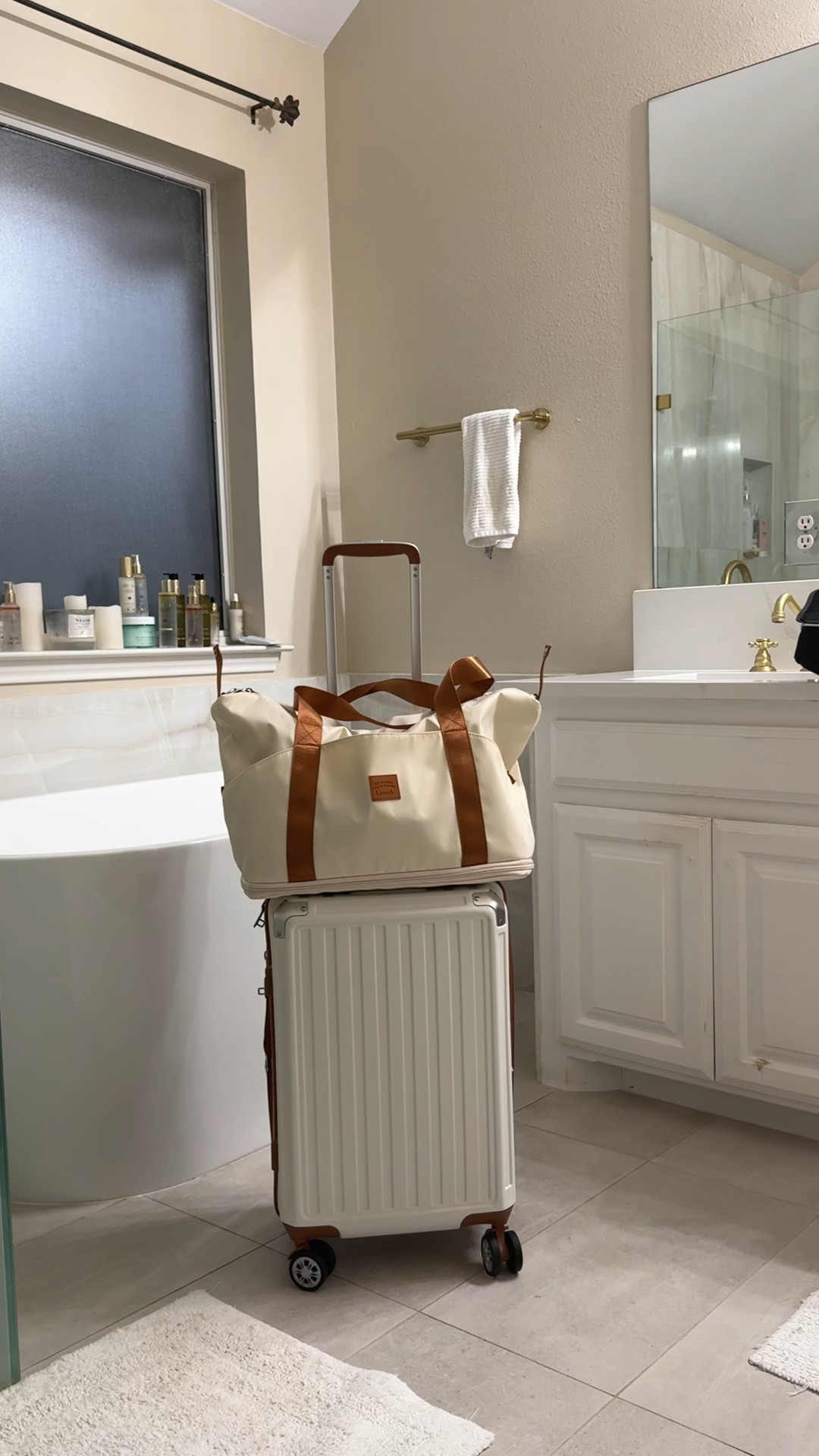 part 1 of my 2 weeks in europe pack with me 🤍🧳