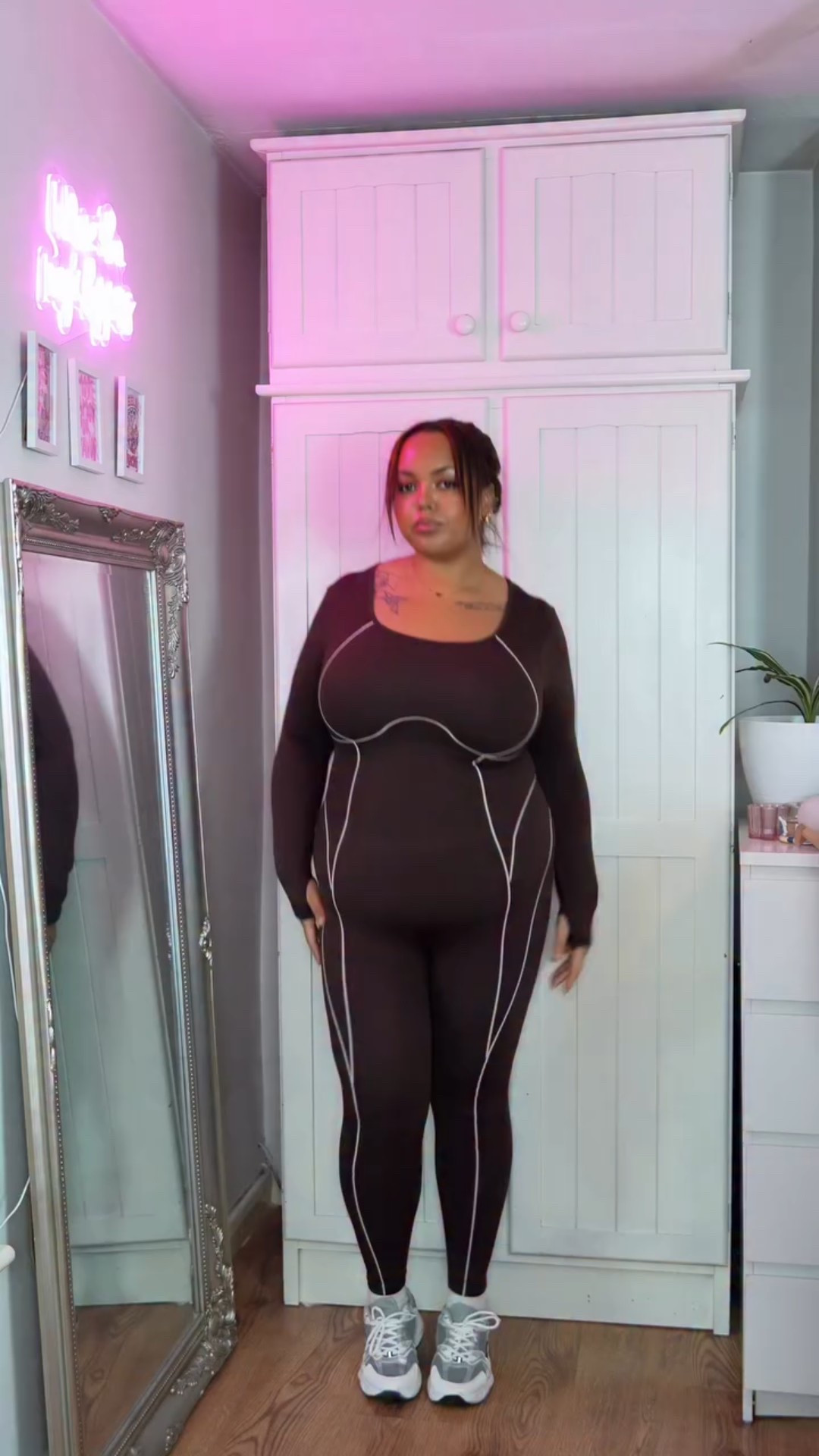 a winter SHEIN Sports haul ❄️🖤 honestly obsessed with how cosy and practical these pieces are this season. the Rhythm Era jumpsuit is such an easy throw-on for gym days or errands, and their sports bras give proper support without feeling stiff.

the Rhythm Era jacket is super stretchy and perfect for layering, and GLOWMODE came through with the warm flares and the puffer vest — both ideal for winter walks, coffee runs and pretending you’re on a wellness retreat 😂 the backpack is also such a good everyday bag, especially if you carry your whole life around like i do 🙈

simply download the SHEIN app to search and follow my fave sportswear stores 👉🏽 Rhythm Era, GLOWMODE 👈🏽 and stay in the style loop!

💰 don’t forget to save with my coupon code ‘SP10ukjanetosayande280’ at SHEIN 🛍️ 


#LTKfitness #LTKplussize #LTKwinter