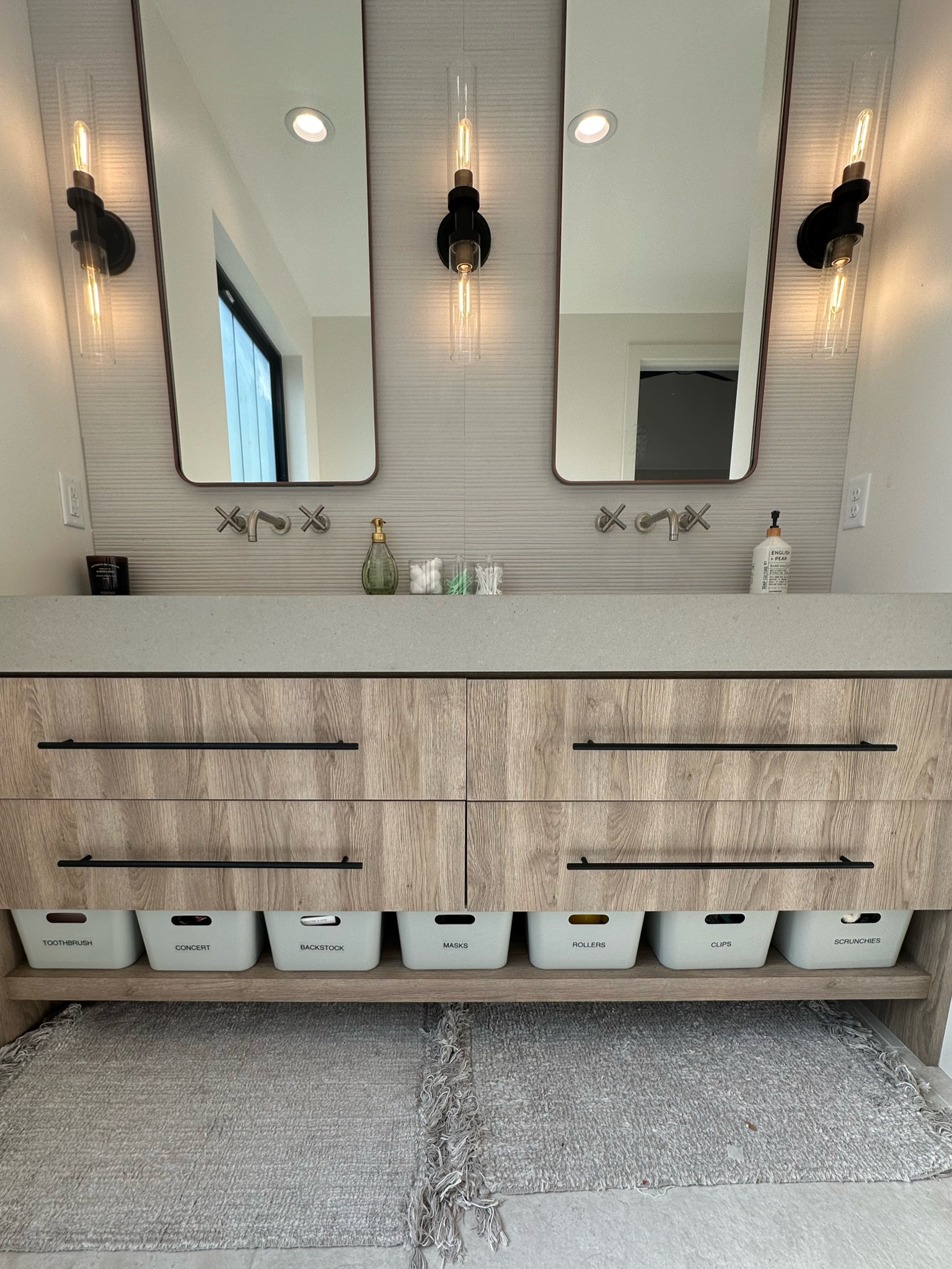 Sarah Beeston’s Bathroom Organizationn

#LTKHome #LTKFindsUnder100 #LTKFindsUnder50