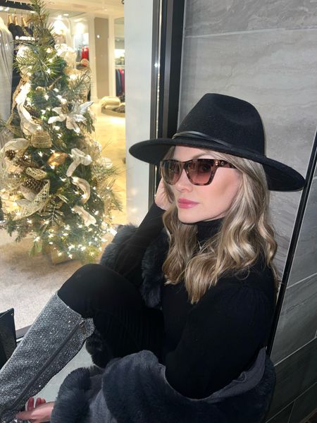 New favorite sunglasses! Feel like they are a flattering shape and go with everything! They have so many other cute styles available too!👏🕶

#LTKHoliday #LTKstyletip #LTKGiftGuide