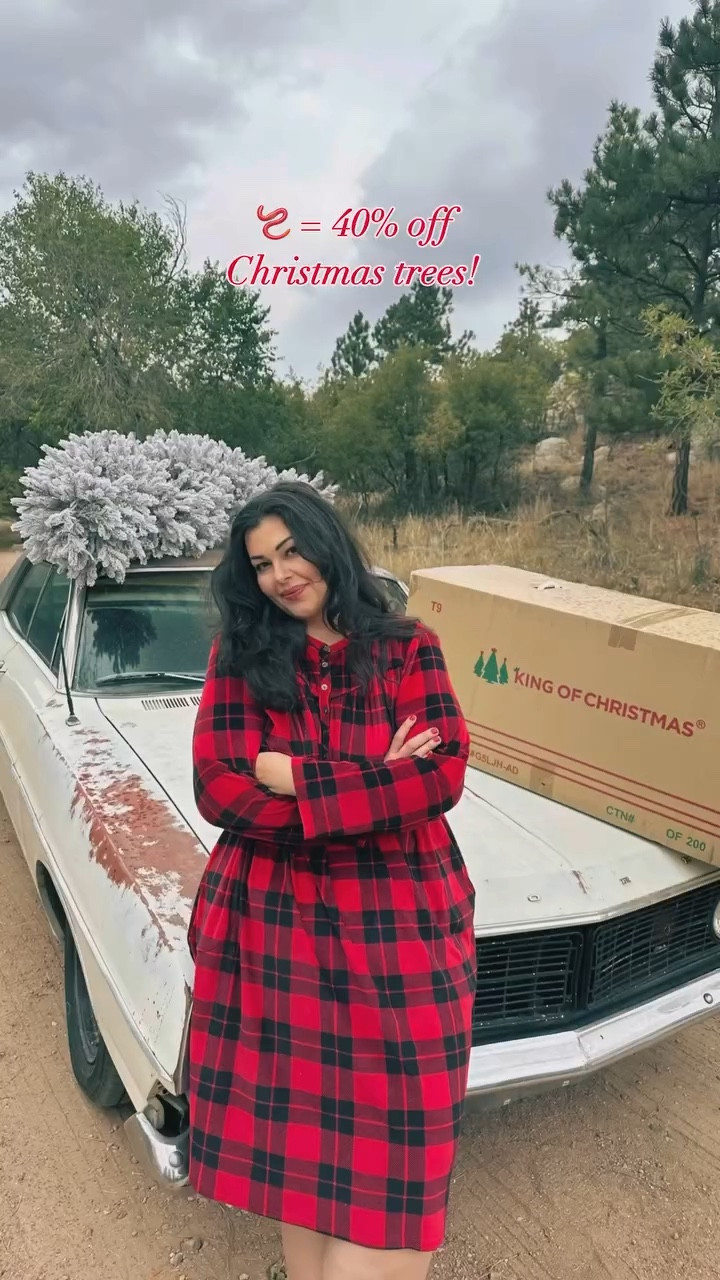💵 ALL of the viral @kingofchristmas trees are 40% off rn on a pre-season sale!!! 🏃‍♀️ RUNNNNN 🌲🌲🌲🌲🌲