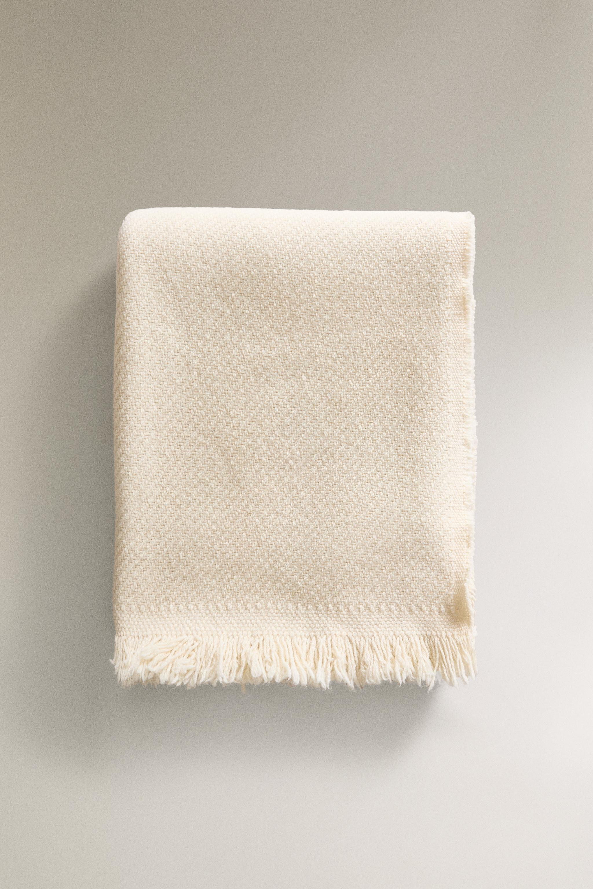 PLAIN WOOL BLANKET WITH FRINGING | Zara US