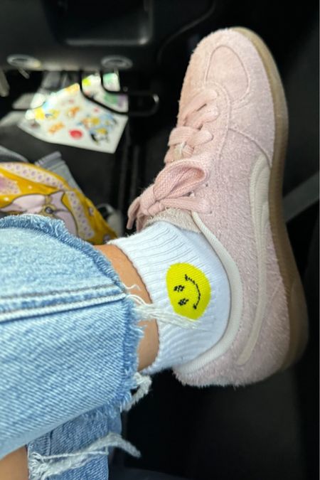 A closer look at another great walking sneaker! I’ve been so surprised at how comfy these have been too! Also love the smiley socks!

#LTKstyletip #LTKtravel #LTKshoecrush