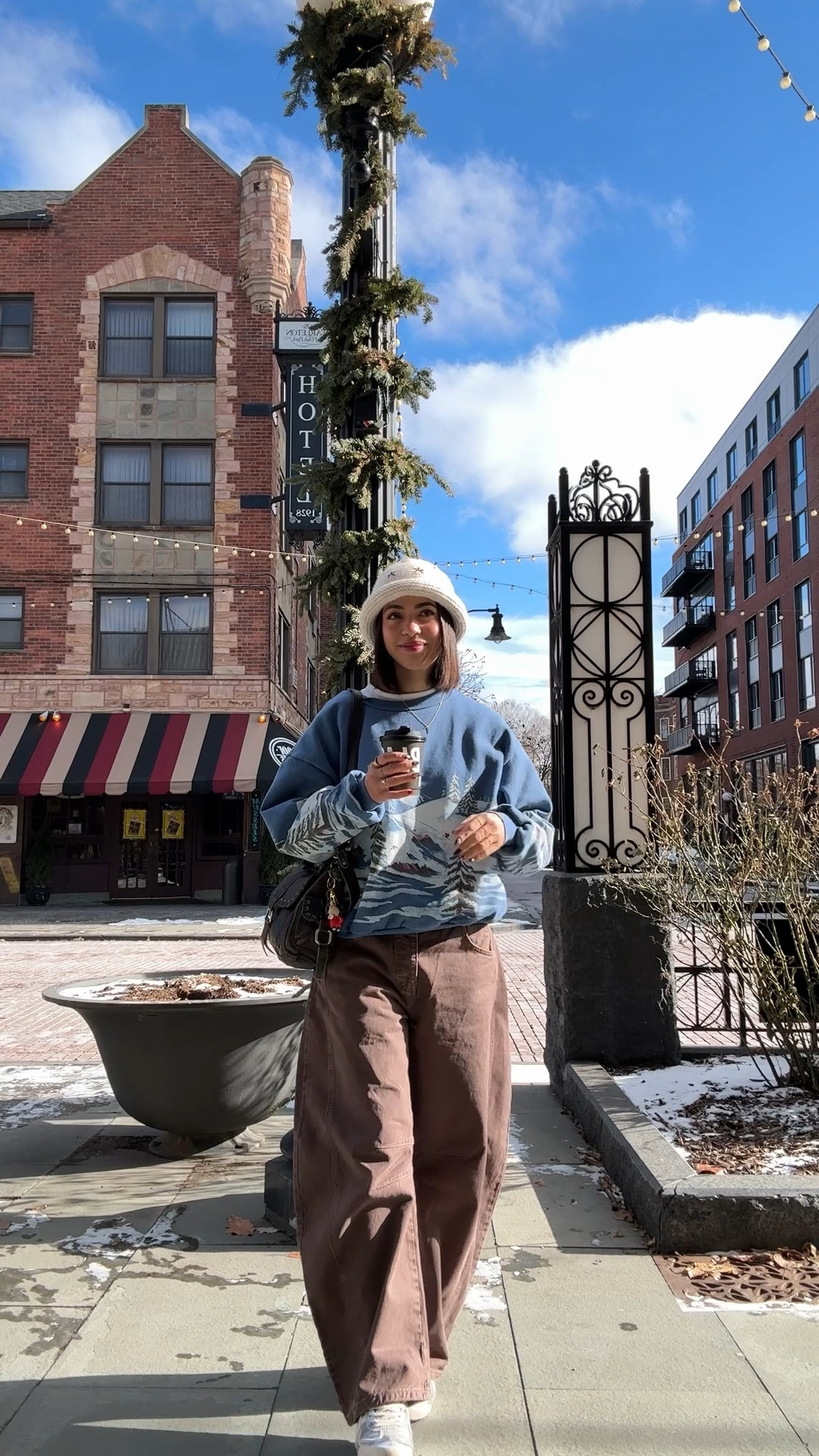 Wearing XS in the sweatshirt and 26 in the jeans!

#LTKootd #LTKPetite #LTKSeasonal