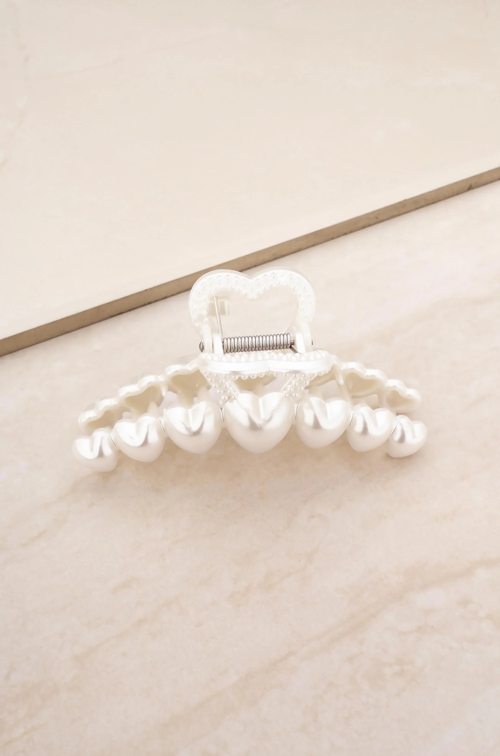 Multi-Heart Pearl Claw Clip | Ettika