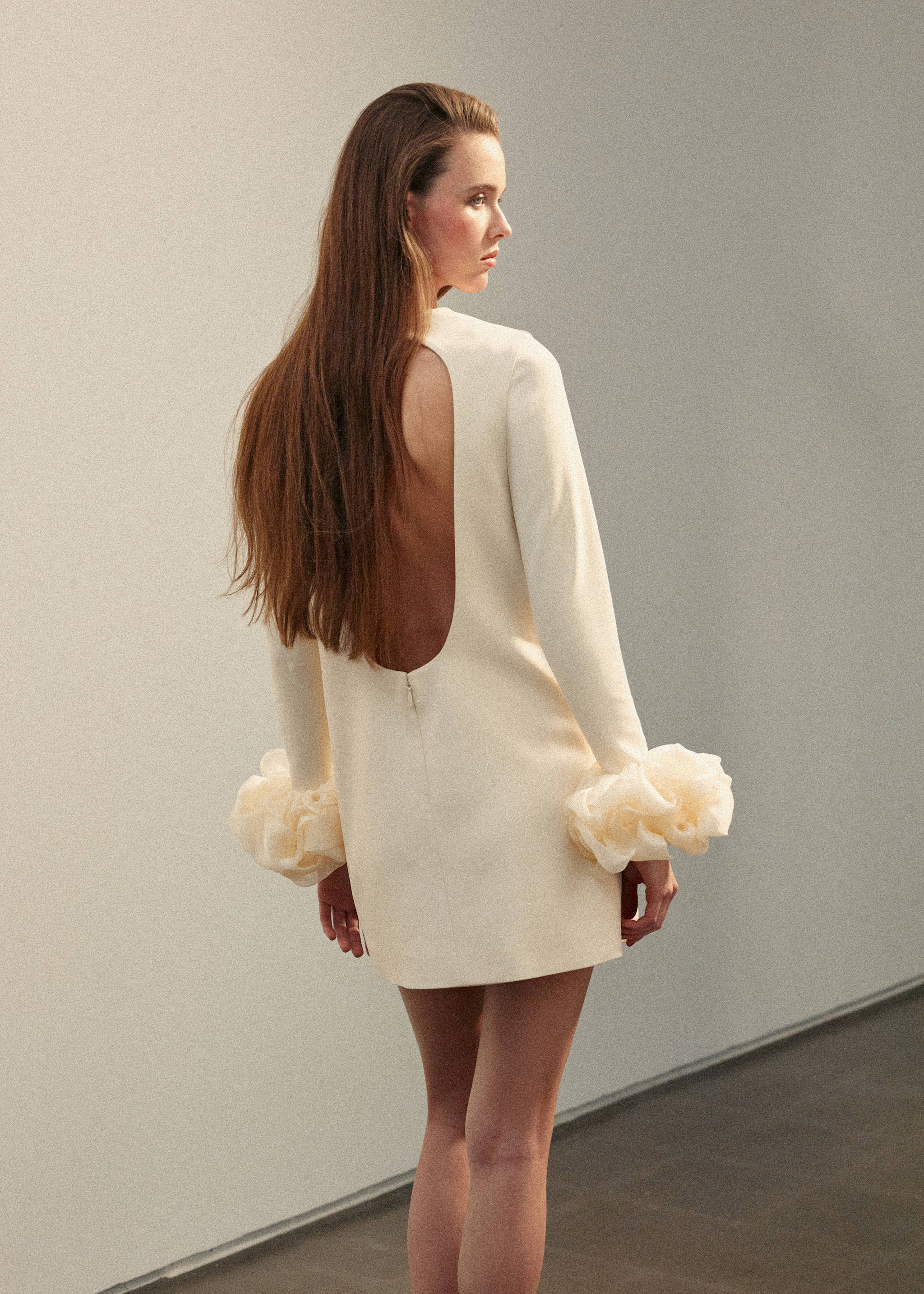 Open-back dress with flower cuffs | MANGO (UK)