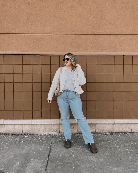 Casual midsize spring outfit - Abercrombie jeans, my fave white tee, neutral cardigan, Birkenstock inspired clogs


#LTKstyletip #LTKSeasonal #LTKmidsize