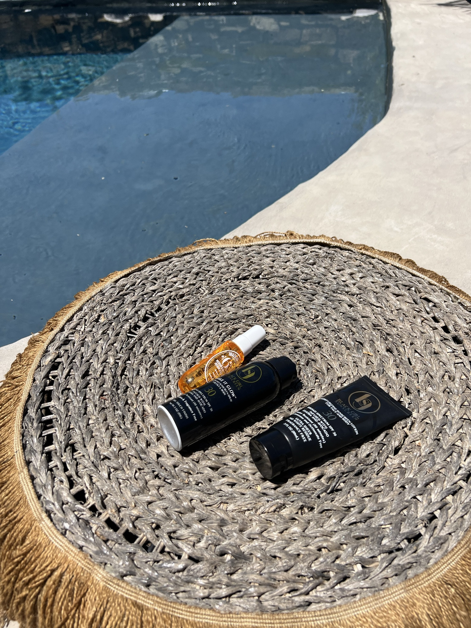 SUNKISSED PROTECTION ☀️ with no white cast babes! 

Loving both the spray and cream! ALSO They just released a 50spf also! Check suggestions for 🔗