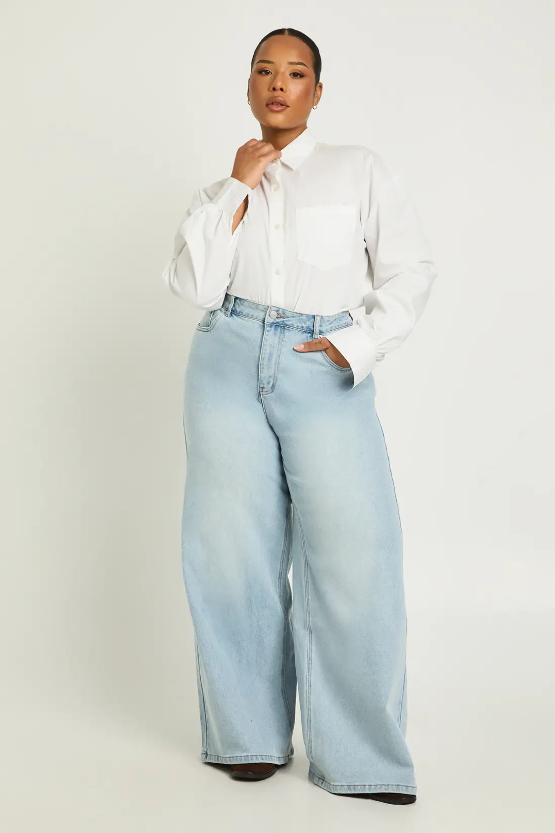Bleach Wash The Plus Mid Waist Wide Leg Jean | Boohoo USA | boohoo (US & Canada)
