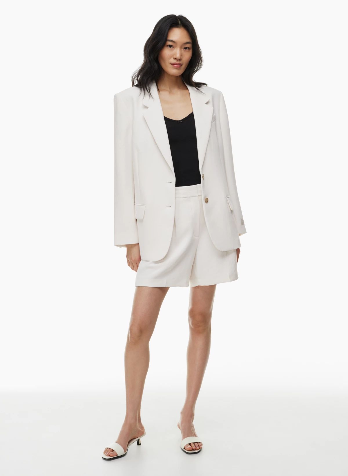 THE EFFORTLESS SHORT™ MID-THIGH | Aritzia