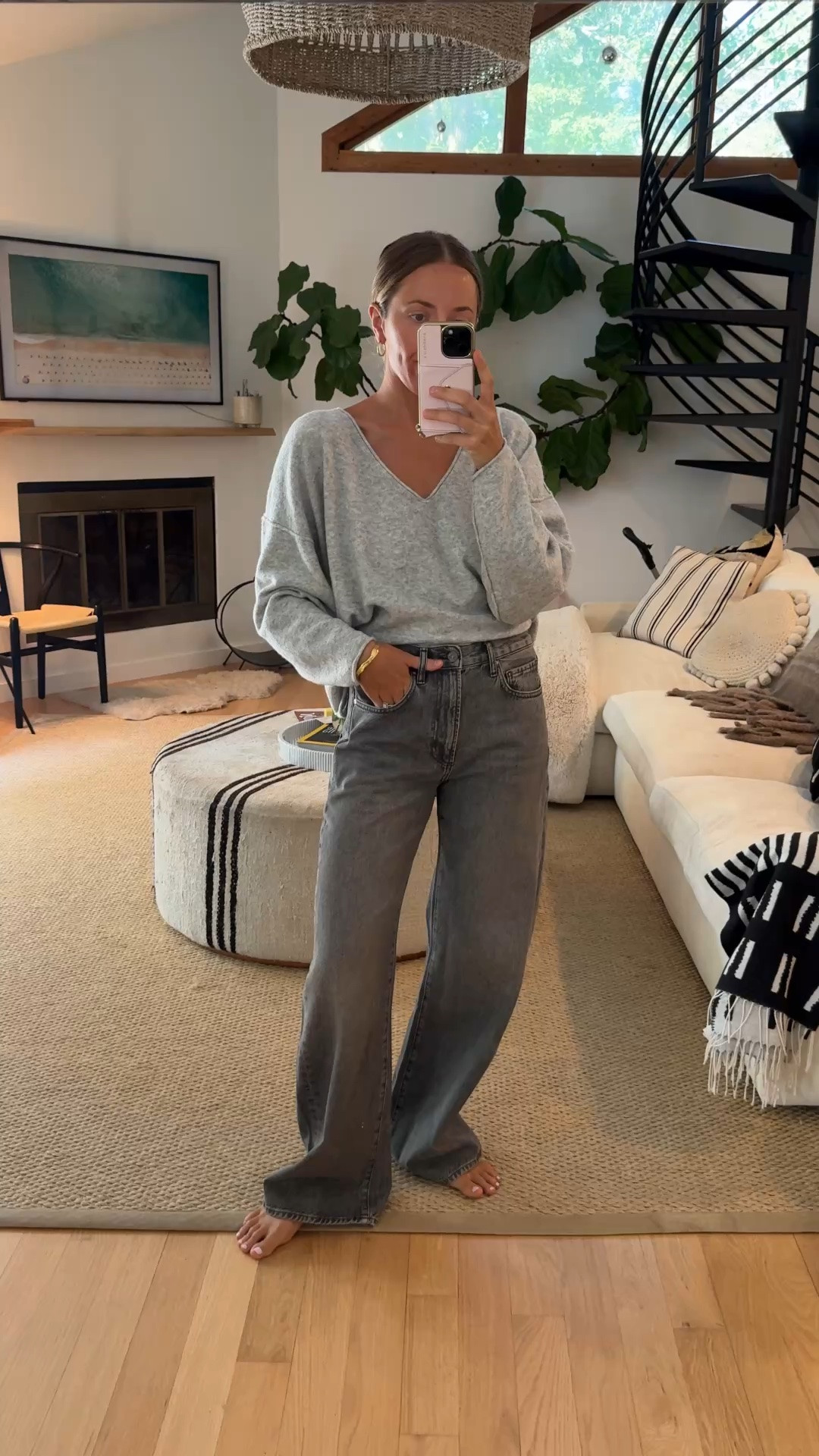 Really loving this top!! Size medium 
Size 26 jeans