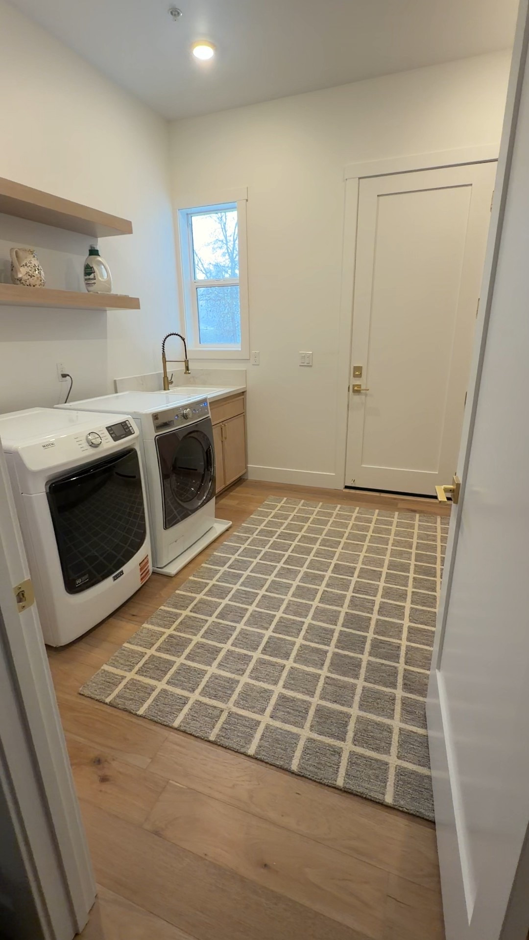 Neutral Amazon rug in loving 

#LTKHome #LTKSaleAlert