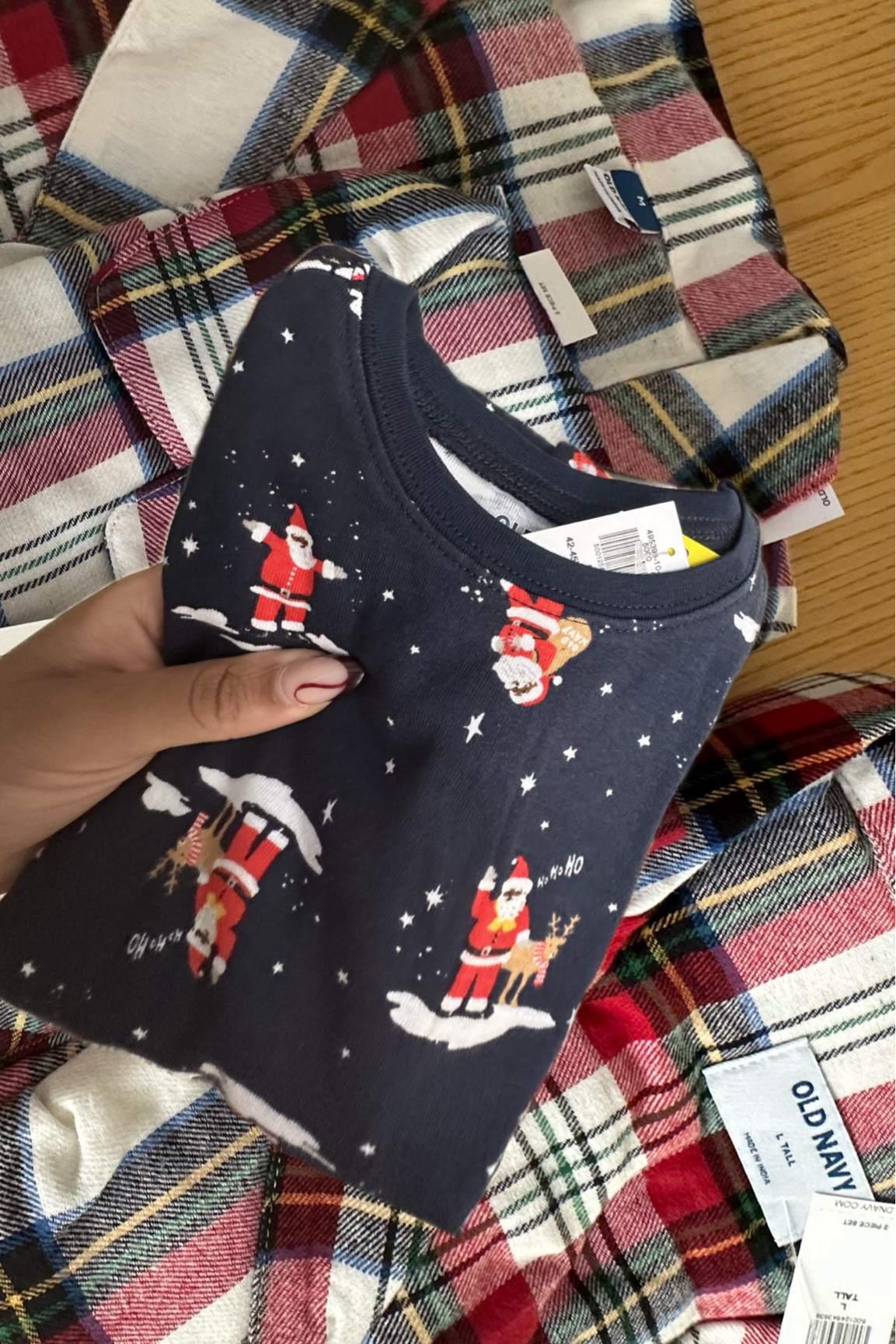 It's Timeeeeeeee  🎄🍒 
Family Matching Christmas Flannel pjs  
+ Black Santa Toddler pjs 