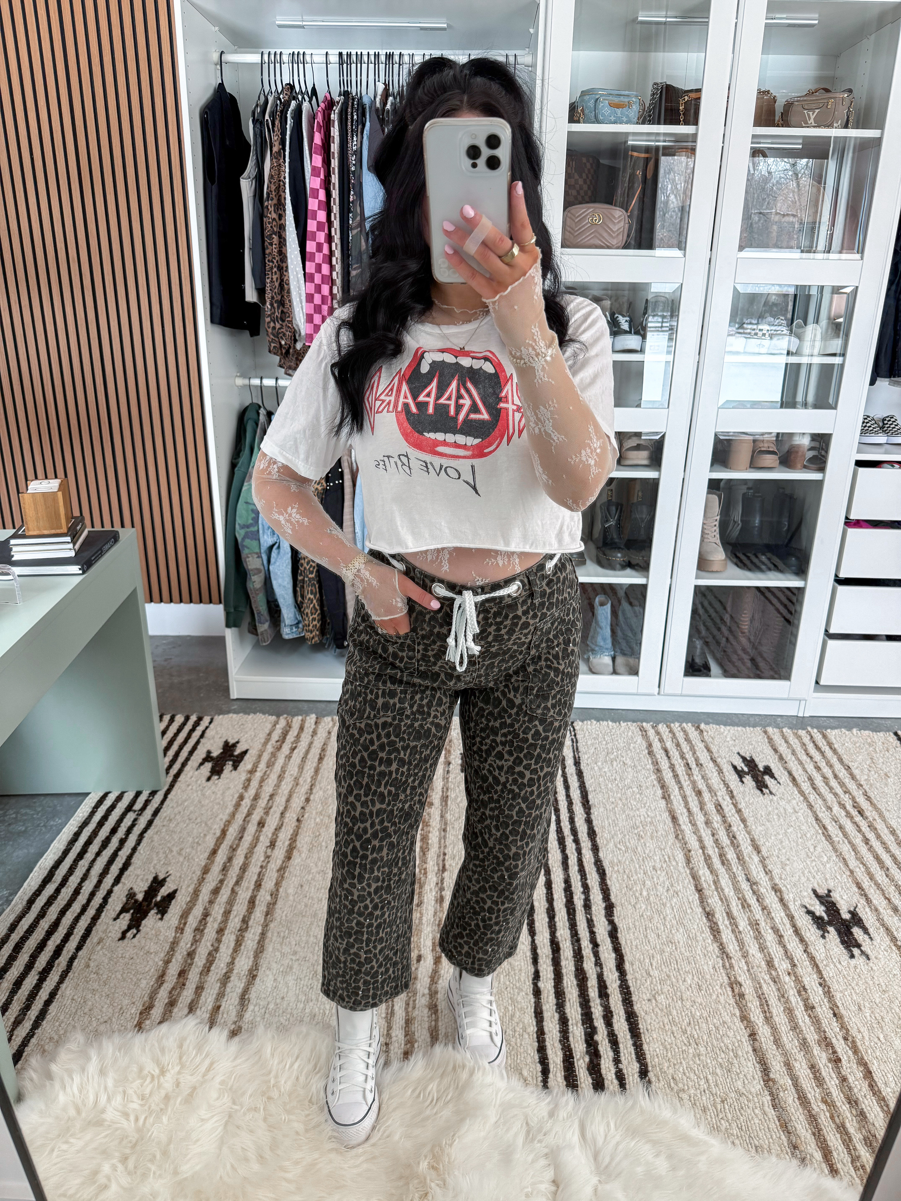 Lace & Leopard OOTD 🤍

Lace Top - xs
Band Tee - medium
Bralette - medium
Jeans - 4

Barrel jeans and a band tee for the win. 👏🏼 Finished this low effort look with some white platform converse and a white lace long sleeve! 

 

 

#LTKootd #LTKPetite