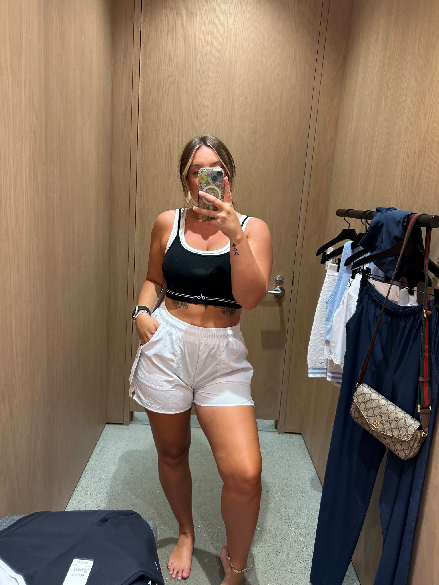 Tried on this sporty Alo Yoga set and I’m obsessed. These white running shorts are lightweight, breezy, and so flattering—paired with the black & white performance bra for the perfect athleisure moment. Great for summer walks, errands, or lounging.
AloYoga #LTKfit #AthleisureStyle #AloOutfit #LTKactivewear #SportyStyle #SummerWorkoutOutfit #WhatIWore #LTKTryOn #AloSet
