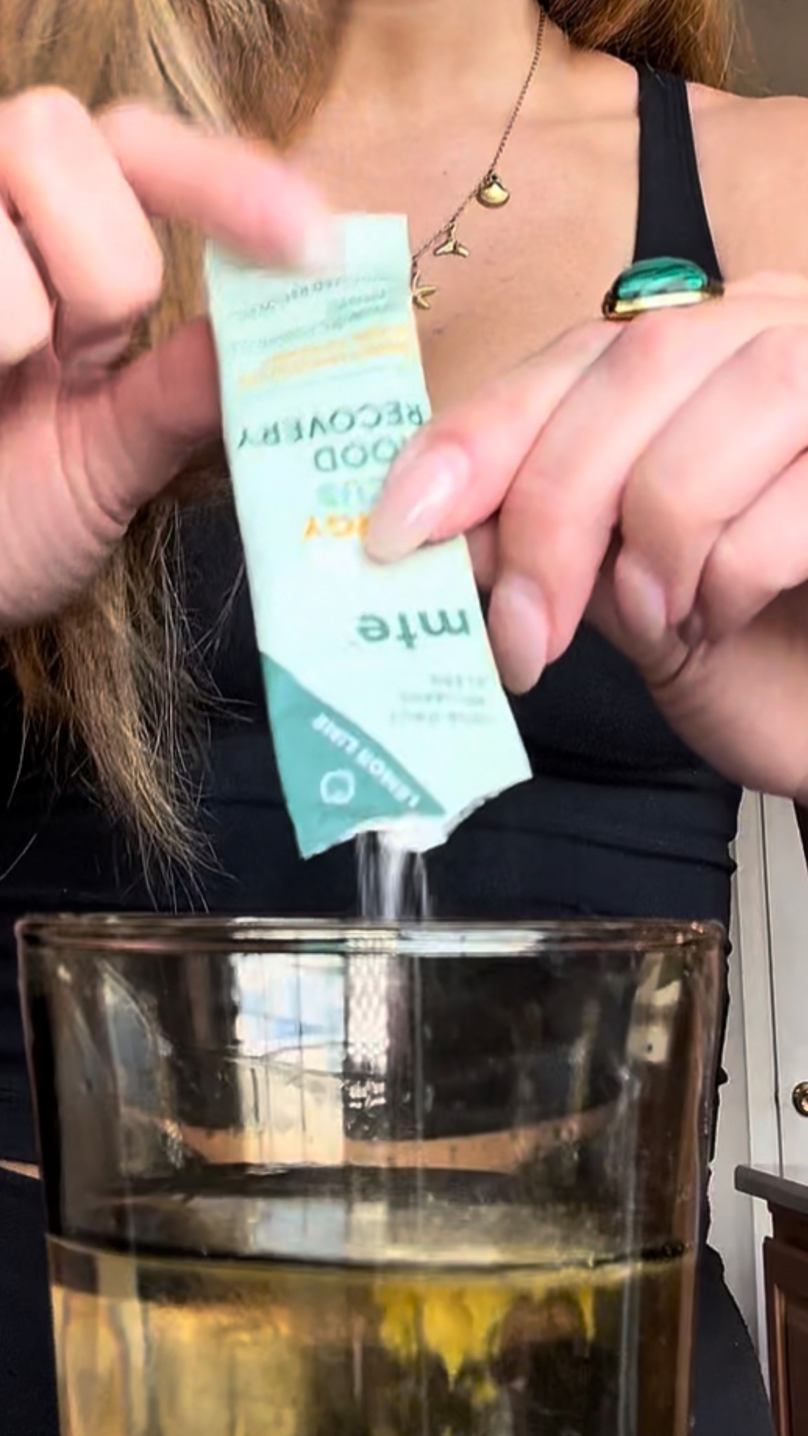 My must have supplement to travel with!!! 💚 love the lemon lime flavor 🍋🍋🍋‍🟩

#dailywellness #ad #dontdrinkmte

#LTKTravel #LTKActive