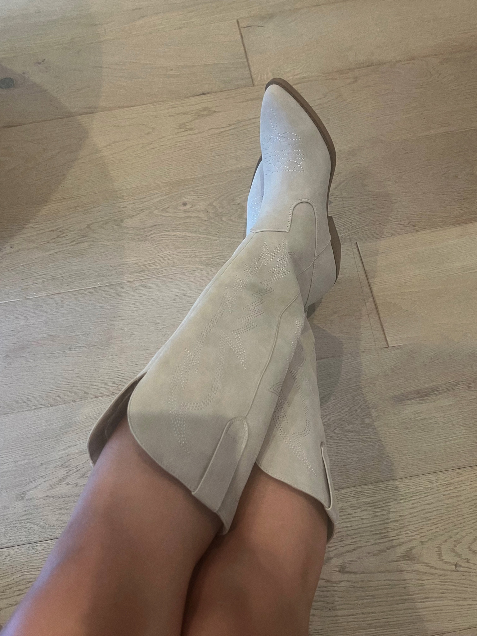 Cowboy boots from Walmart 👢


#cowboyboots #walmartfashion #walmartfinds #cowboyaesthetic #boots #shoecollection #shoetrend #coastalcowgirl #coastalcowgirloutfitinspo #coastalcowgirlaesthetic  #cowboybootstyle

#LTKFind #LTKunder100 #LTKshoecrush