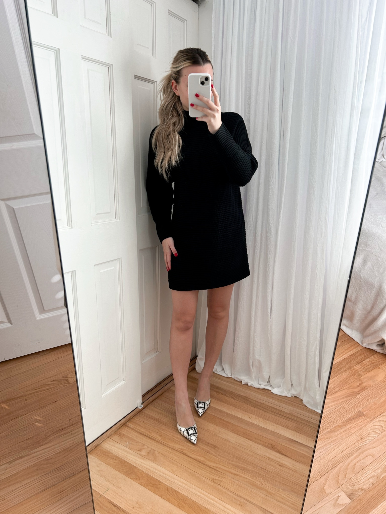 LBT, Christmas dress, black dress, holiday dress, sweater dress

#LTKsalealert #LTKfindsunder50 #LTKHoliday