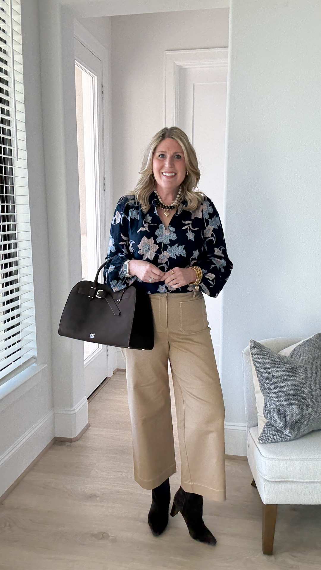 Top run tts.
Pants are stretchy and run tts. 


#LTKSeasonal #LTKFindsUnder50 #LTKSaleAlert