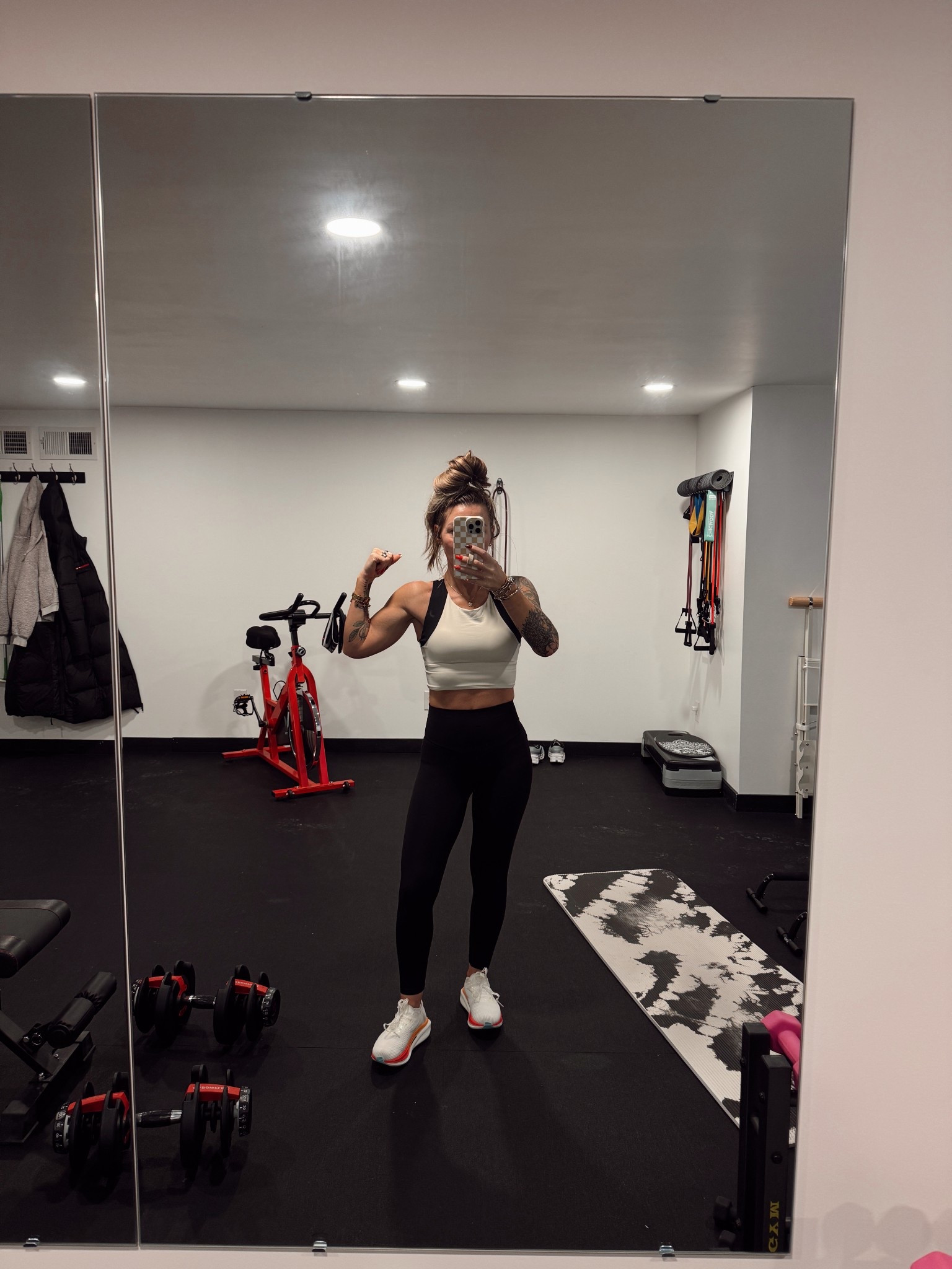 Because I always have more motivation with a cute workout fit 💪🏼

Top is option 17 - I’m in small
Pants I’m wearing Xsmall short
Shoes are option 28336 #8 - I’m usually a 6-6.5 in US and got the EU37. 

#LTKActive #LTKOver40 #LTKStyleTip