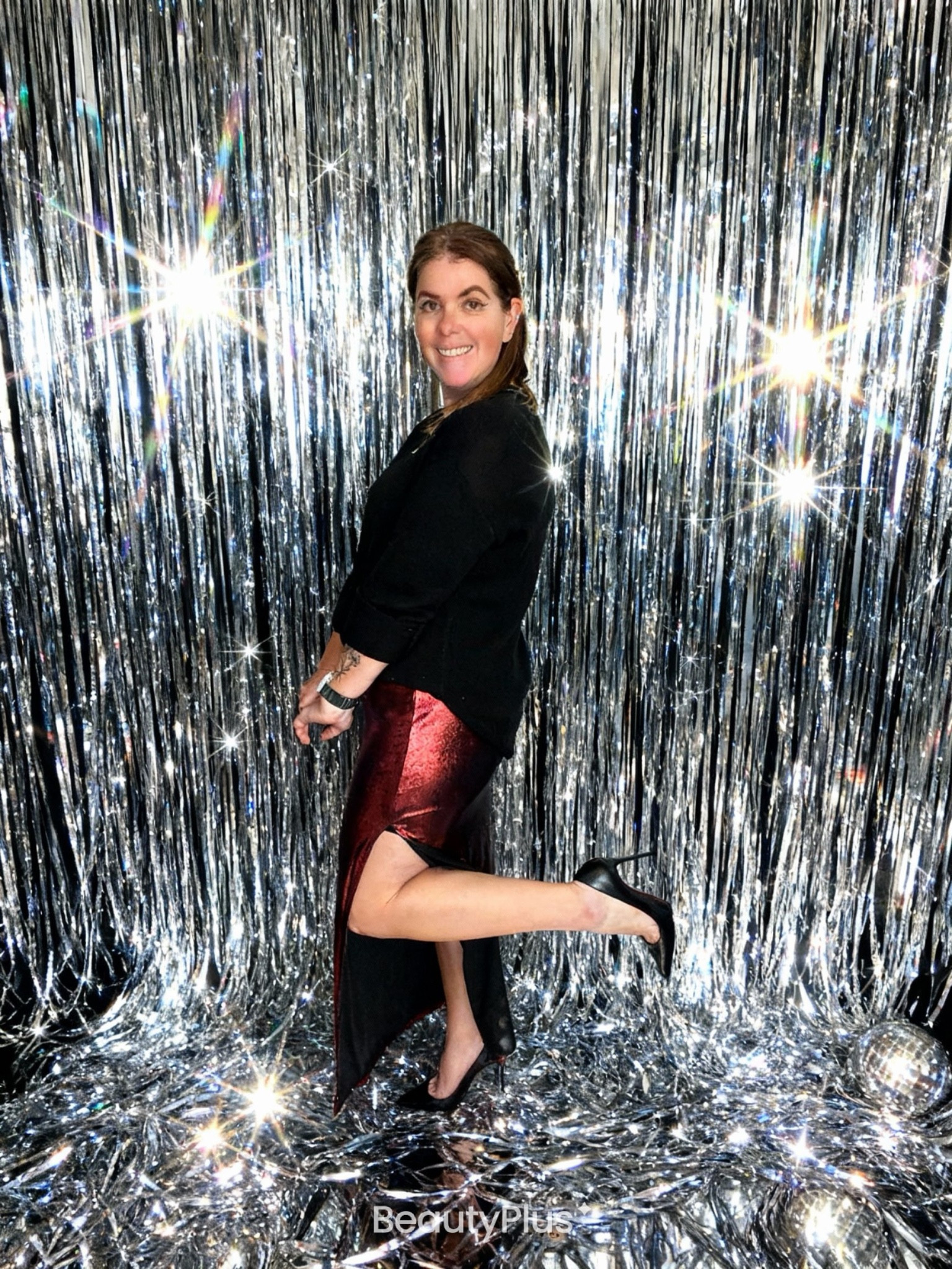 Can we take a moment for the slit in this skirt?! This is a skirt that can take you from NYE, to Date night to girls night! The skirt runs TTS, it also comes in black and it’s $28! 

#LTKootd #LTKFindsUnder50 #LTKHoliday