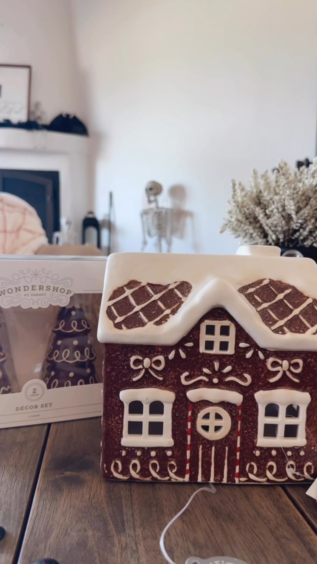 Dying over at this new gingerbread collection at target! I predict these will be super popular so if you think you’re gonna want them I would grab them while they are in stock!🎄

Christmas Decor//Christmas Decorations//Gingerbread Decor 


#LTKSeasonal #LTKFindsUnder50 #LTKHome