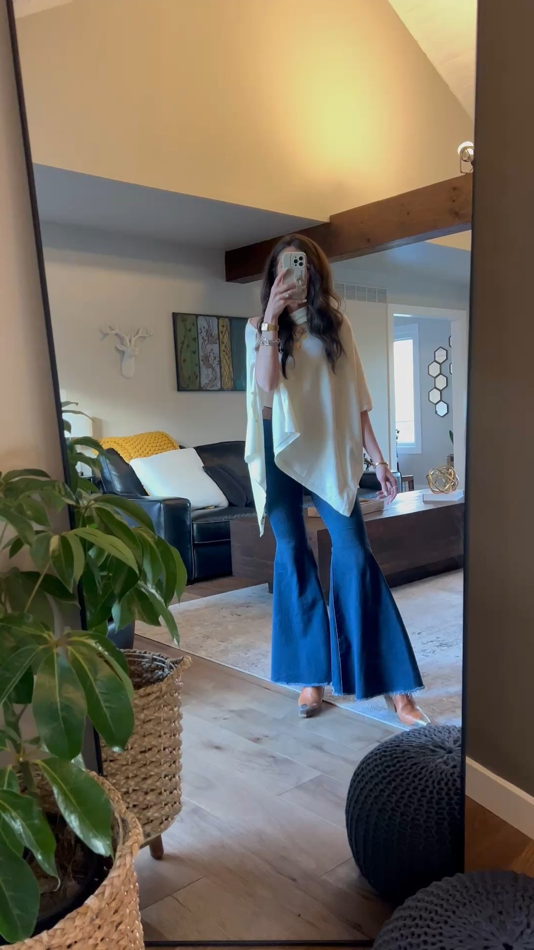 In my Flare Denim, Poncho wearing Era…

If you are looking to try the poncho look, this one can covert to wear in several configurations, including a wrap or scarf. This one is currently $22 but many colors are under $20!

To shop: visit my @shop.ltk or comment WRAP for dm

#poncho #whatimwearing #howtostyle #fashionover40 #fashiontips 

Everyday fashion, flare denim, look for less, free people vibes , shop with me 



#LTKmomlife #LTKgrwm