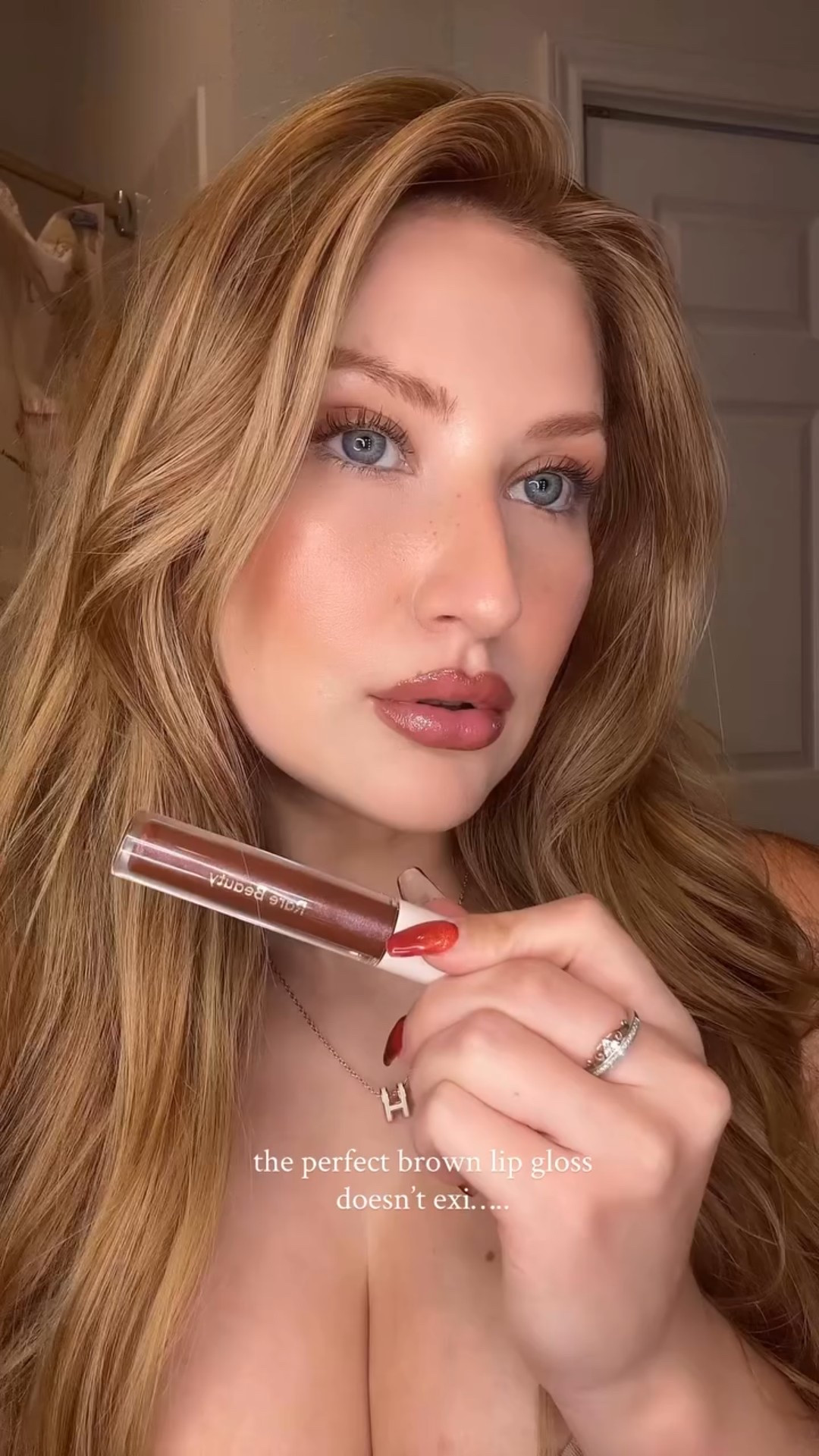 a new lip gloss has entered the chat 🤎 wearing @rarebeauty positive light gloss in the shade Blaze! Seriously the perfect gloss for any skin tone. I’m not a brown gloss girly, but this one has me speechless 😍 #rarebeautybyselenagomez #rarebeauty #rarebeautylipgloss #rarebeautylip #rarebeauty❤️ #brownlip #brownlipgloss #brownlipcombo #newmakeupproducts #newmakeup #makeupgirl #makeuptrend #beautycreative #beautycommunity #stlcreatives