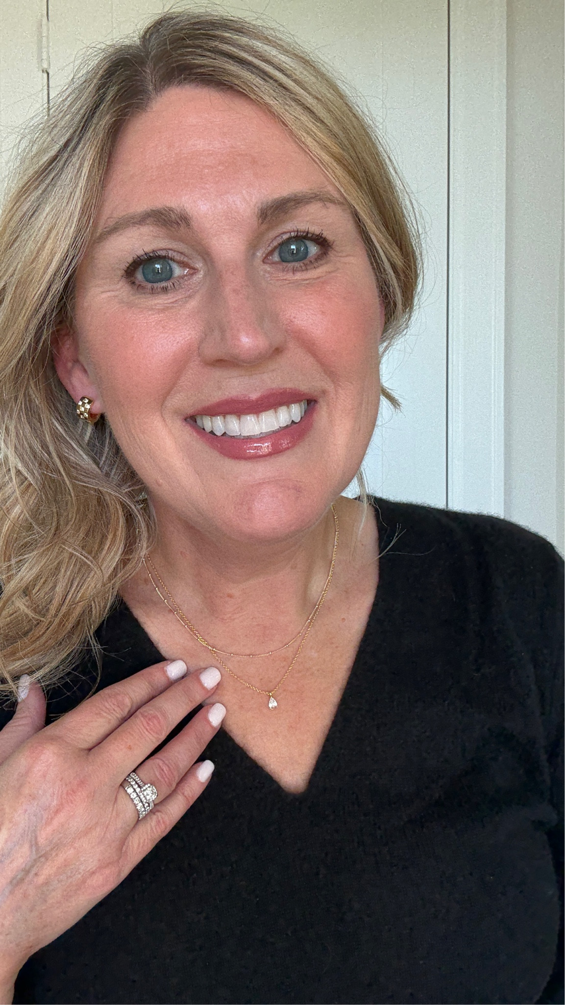 ✨Sharing these fabulous sparkling pieces from @AnaLuisaNY
🎉Comment SPARKLE and I’ll send you the links.

*up to 25% off + 💎 FREE DIAMOND STUDS on orders $175+
*2-year warranty, tarnish-proof, *water-resistant, hypoallergenic
FREE shipping, FREE exchanges

🎊These are the perfect accessories for the holiday season!
🎄And don’t forget those stocking stuffers…

#AnaLuisa, #AnaLuisaAmbassador #BestDeal


#LTKFindsUnder100 #LTKHoliday #LTKGiftGuide