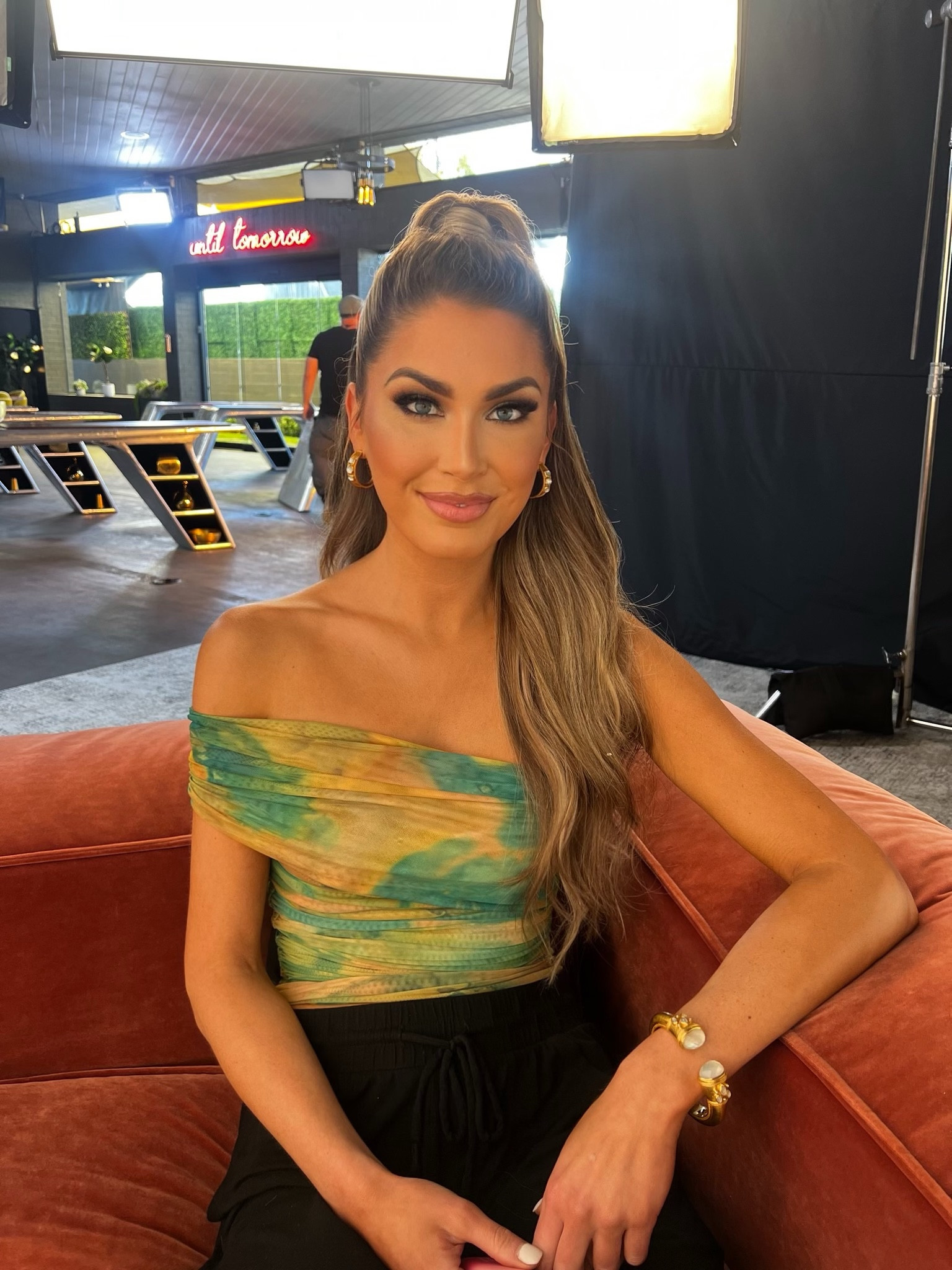 Confessional lewk #2 for Selling the O.C.❤️

Hands down BESTT hair extentions of all time. I am wearing walnut ash blonde and these are killer bang for your buck. 

Amazon beauty, hair extensions, 