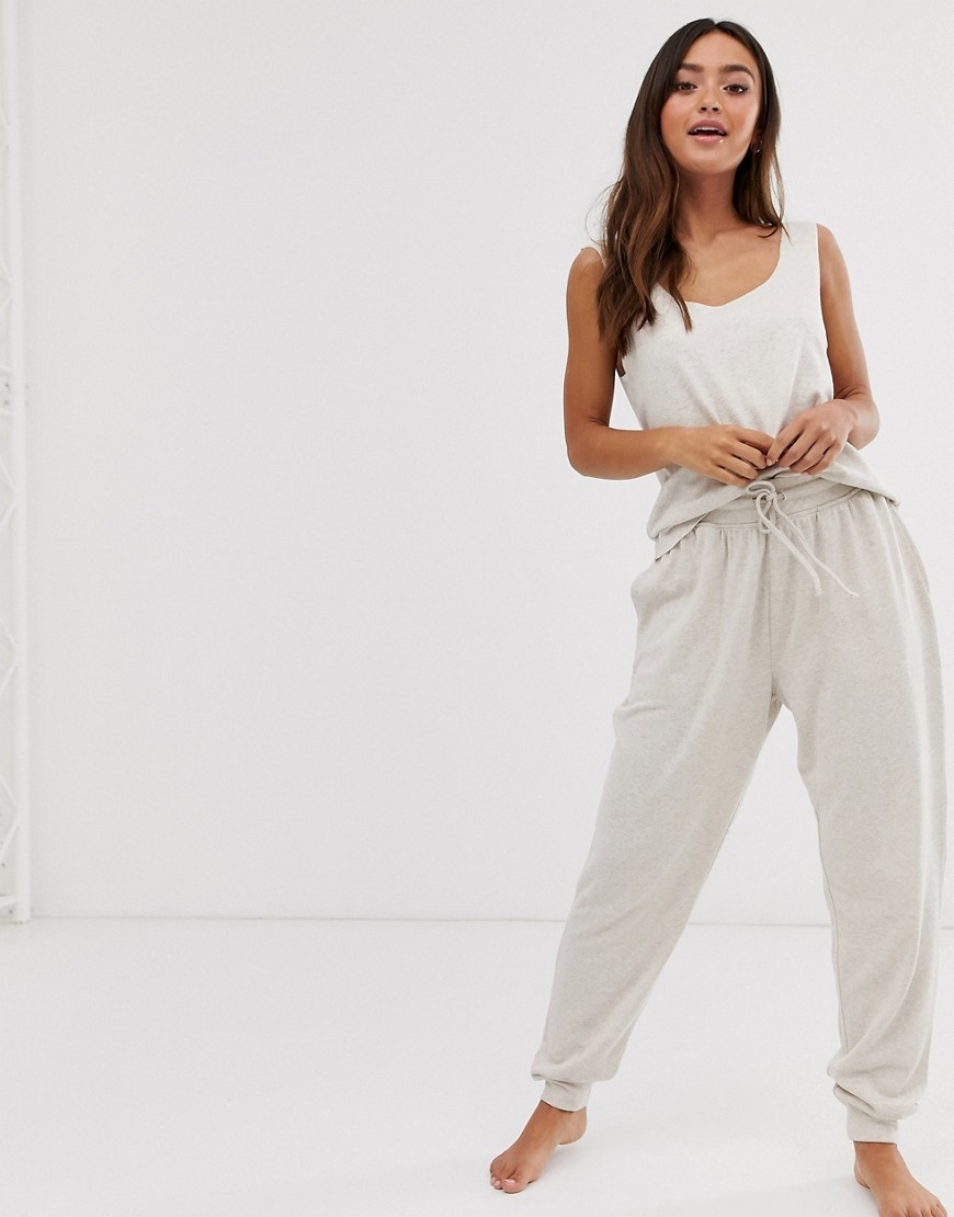 Joggers confort en tejido cepillado muy suave Mix & Match de ASOS DESIGN-Beis | ASOS (Global)