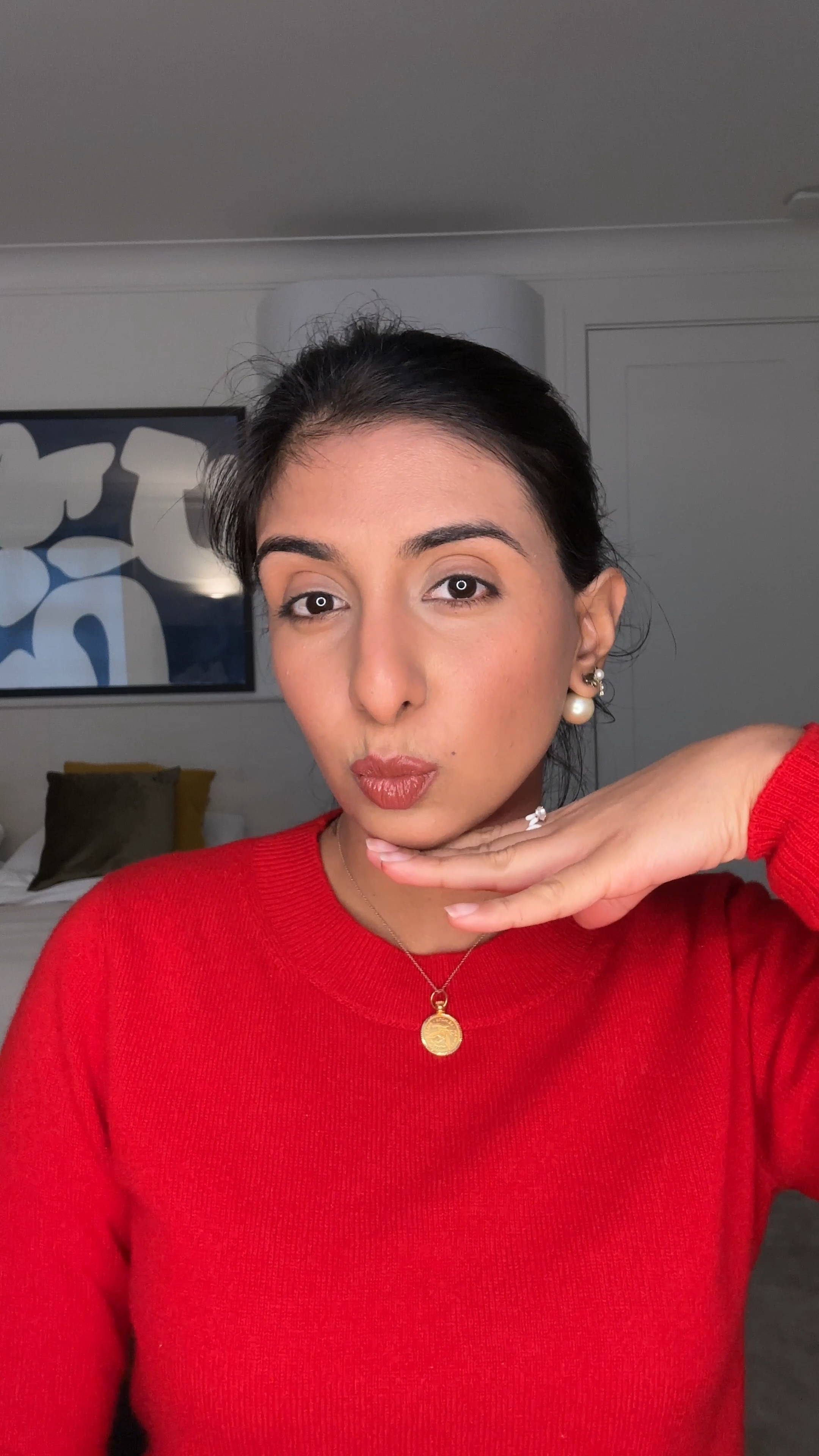 The perfect everyday red lip doesn’t exi….


#redlipstick #everydaylipstick #browngirlmakeup #charlottetilbury #glossyfinish #gloss #glossylipstick #hydratinglipstick 

#LTKeurope #LTKbeauty