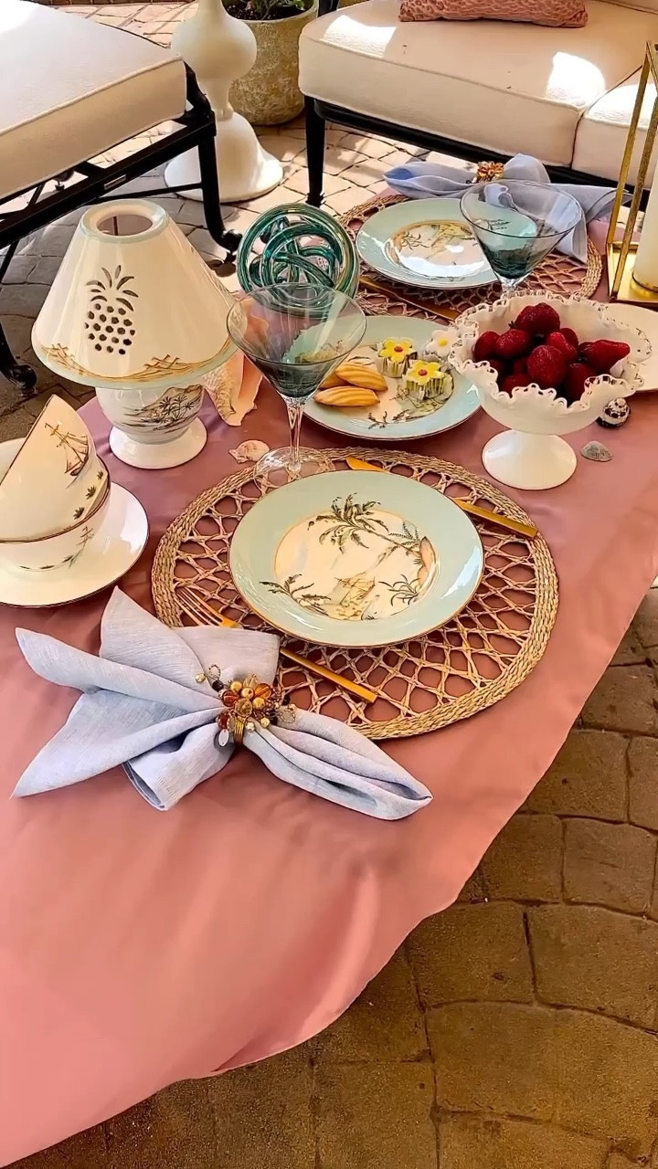 Dreaming about costal life? Use this set to create costal and tropical life no matter where you live 🌴🐚

#costaltablescape #costalliving #summertable #tablescape 

#LTKhome #LTKFind #LTKSeasonal