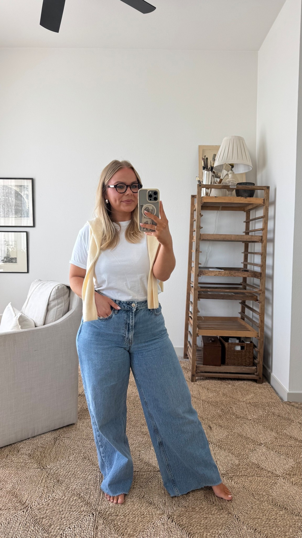 Easy casual Soring Outfit. I’m in size M in both Tshirt and Sweater and size 29 in jeans. 