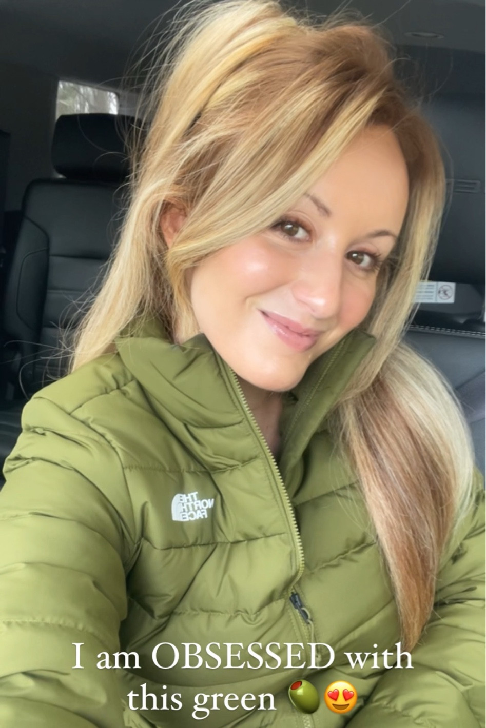 The prettiest green north face jacket! 
I’m wearing size small 

#northface 
#womensjacket #winterjacket 