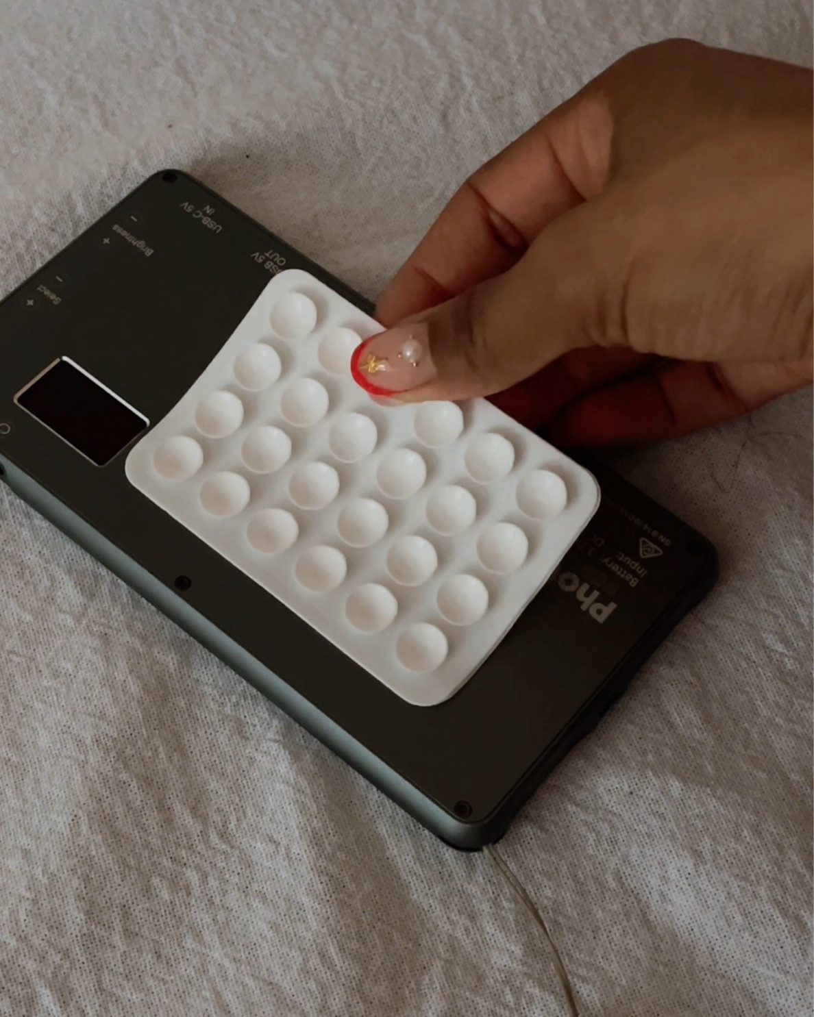 $7 SILICONE PAD FOR PHONE. STICK YOUR PHONE TO MIRRORS, WINDOWS, WHEREVER!

#LTKaustralia #LTKfindsunder100 #LTKtravel