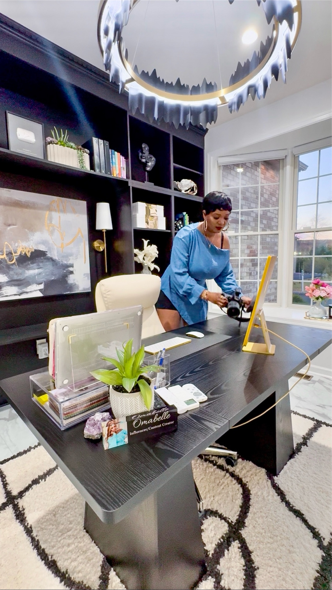 What’s that one thing you never thought ADULTING would teach you? 

Happy Saturday my Loves 🤗

Today, I’m happy to finally clean out my office and get it ready for some fun holiday decor.  
Are you team early decoration or wait till December? I love starting early to enjoy the season, play all the Christmas music and admire all the decor 🤭




#LTKHome #LTKItBag #LTKWorkwear