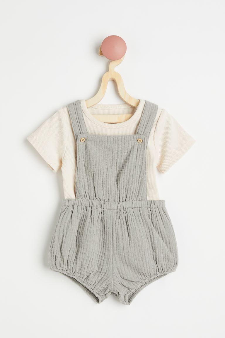 Conscious choice  Baby Exclusive. Set with overall shorts and T-shirt in soft, organic cotton. Ov... | H&M (US)