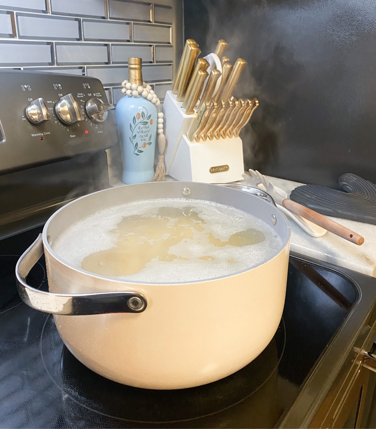 Kitchen: Caraway cookware set on sale for $395

#LTKsalealert #LTKhome #LTKFind
