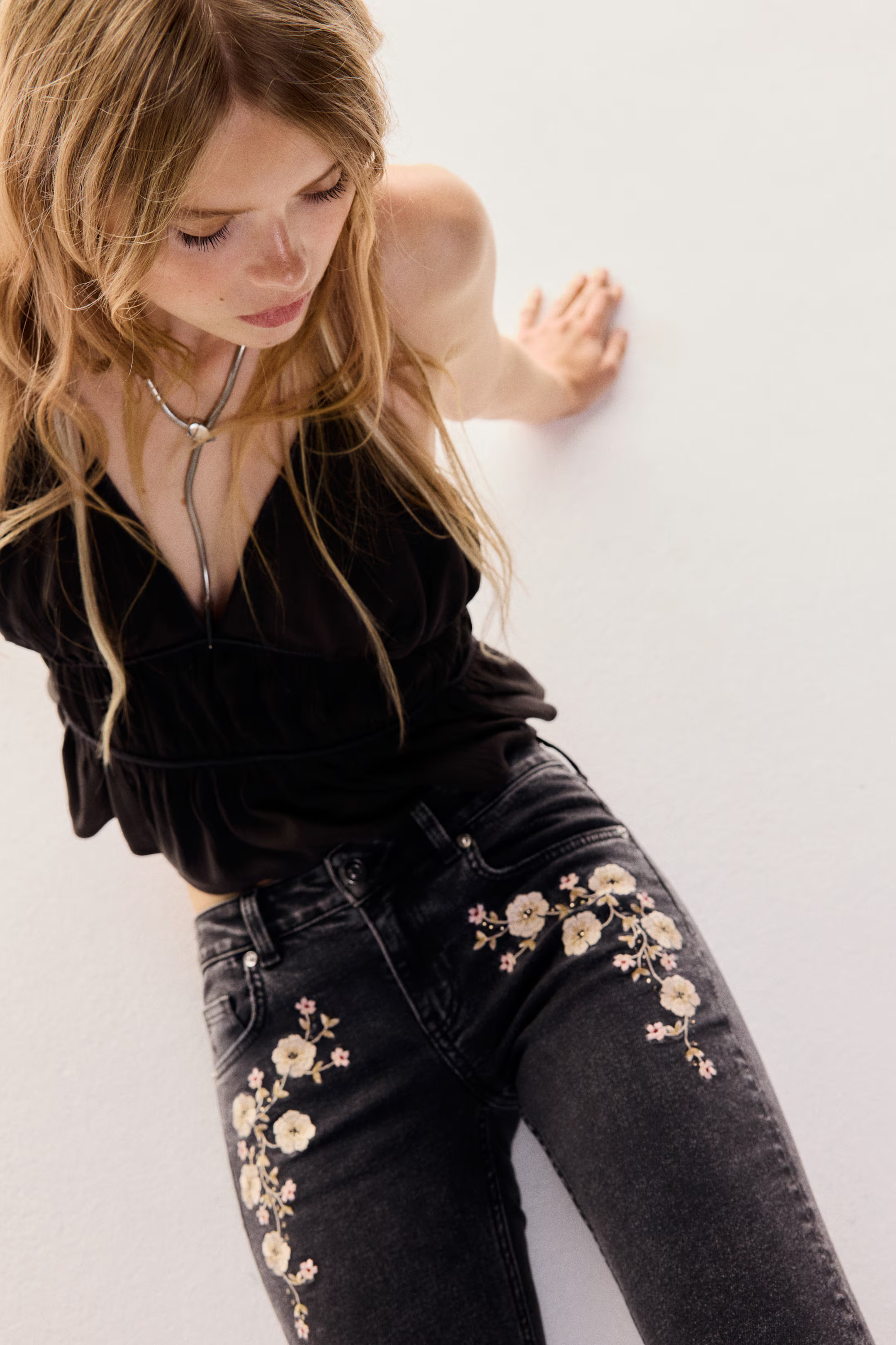 Flared Low Jeans - Dark gray/flowers - Ladies | H&M US | H&M (US + CA)