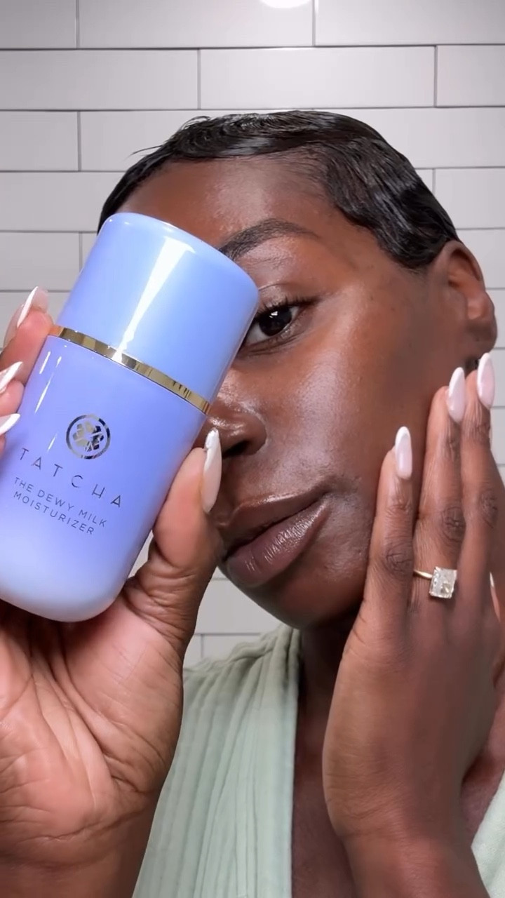 The *NEW* @tatcha Dewy Milk Moisturizer is exactly who she thinks she is! 🙂‍↕️

DETAILS
💧 Gives skin a bouncy, dewy look
🧖🏾‍♀️ Balances excess oil
🧪 Prebiotic Green Tea Extract, Zinc Hyaluronate + Japanese Purple Rice

SHOP
🛍️ Available at @sephora & @tatcha.com
💰$64, Full Size | $24, Mini

#tatchacollectivepartner
#tatchacollective
#skincareroutine #glowingskin #skincarecommunity #skincareobsessed