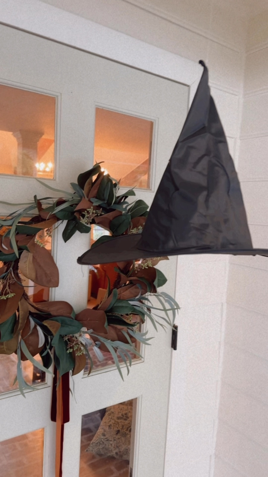 Amazon witch hats hanging on front porch 🧙🏼‍♀️🎃 #amazon #witch #hat #hanging #frontporch

#LTKHome #LTKHalloween #LTKVideo
