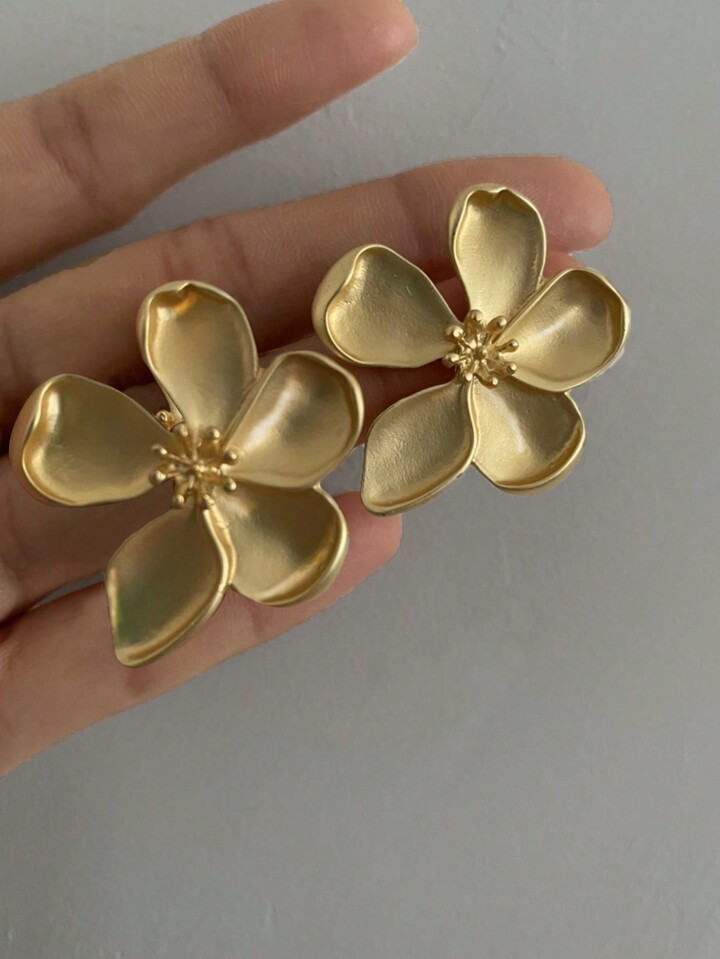 1pair Exaggerated European & American Style Metal Flower Stud Earrings For Women's Daily Wear | S... | SHEIN
