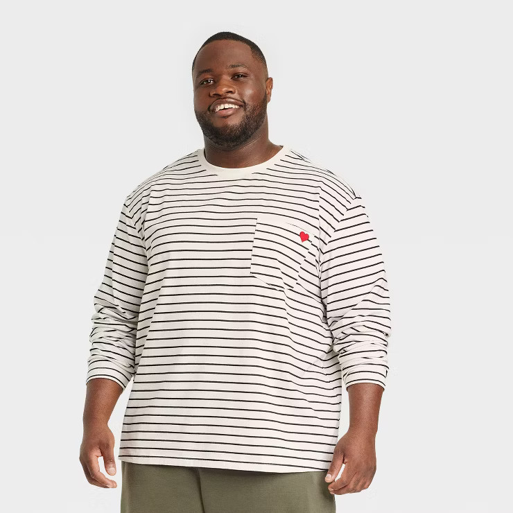 Men's Classic Fit Scoop Neck Long Sleeve T-Shirt - Goodfellow & Co™ | Target