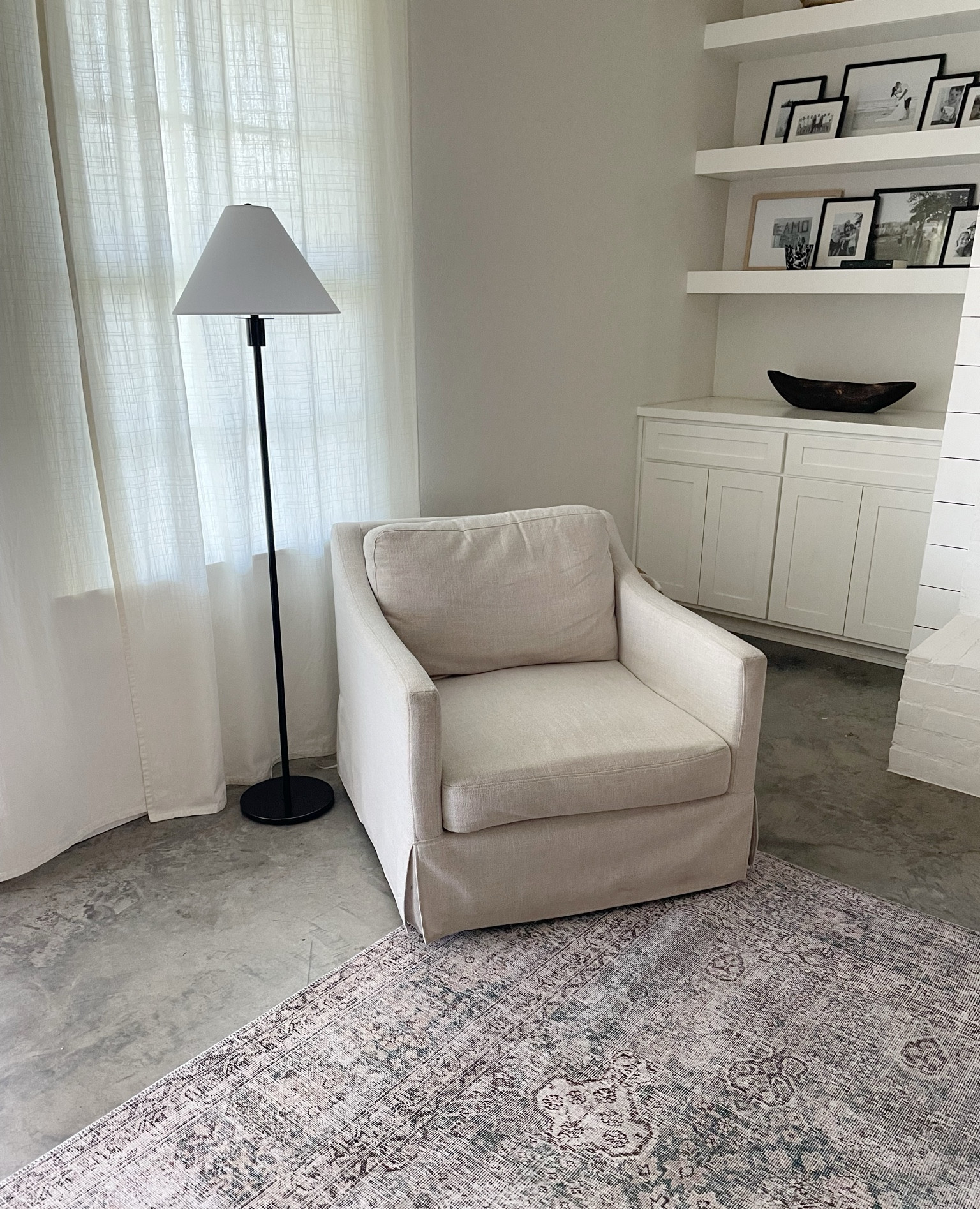 Simple modern floor lamp! 


#target #studiomcgee #homedecor 