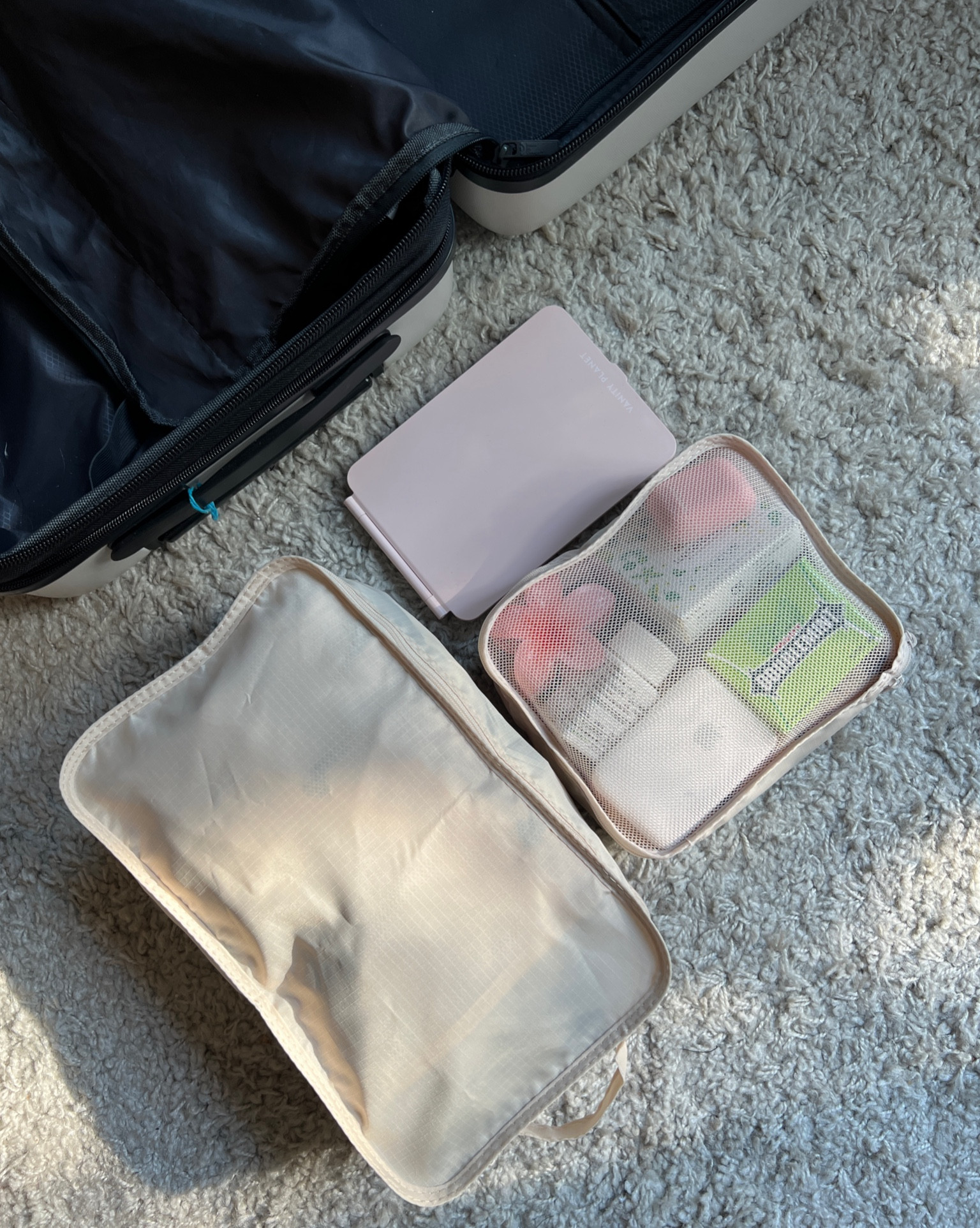 Packing cubes travel 
Travel mirror light up mirror 
Suitcase 