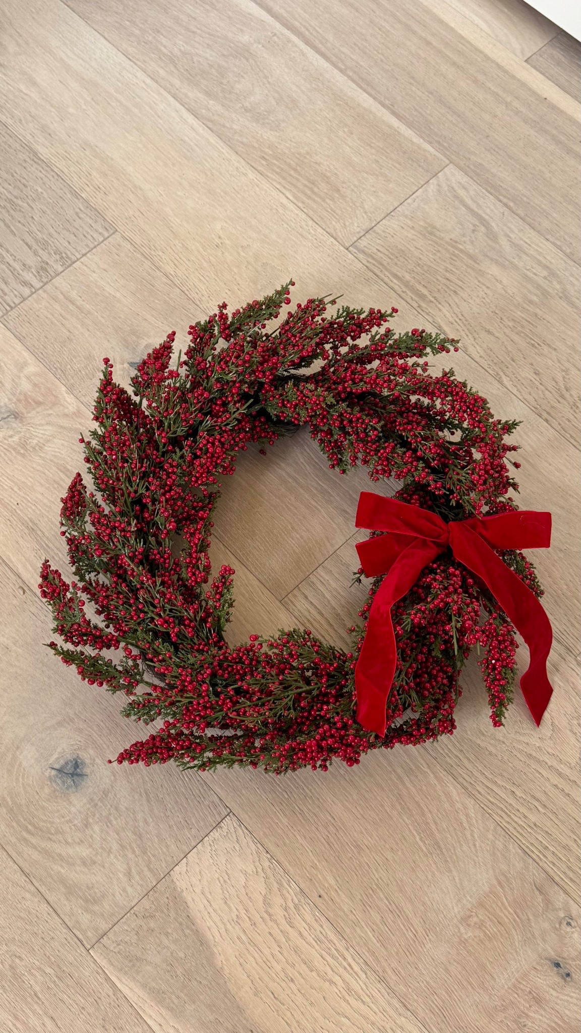 viral 22 in berry wreath! this was such a good find & the fact it is $35!!! Thinking about getting another one before it sells out plus quality is 10/10