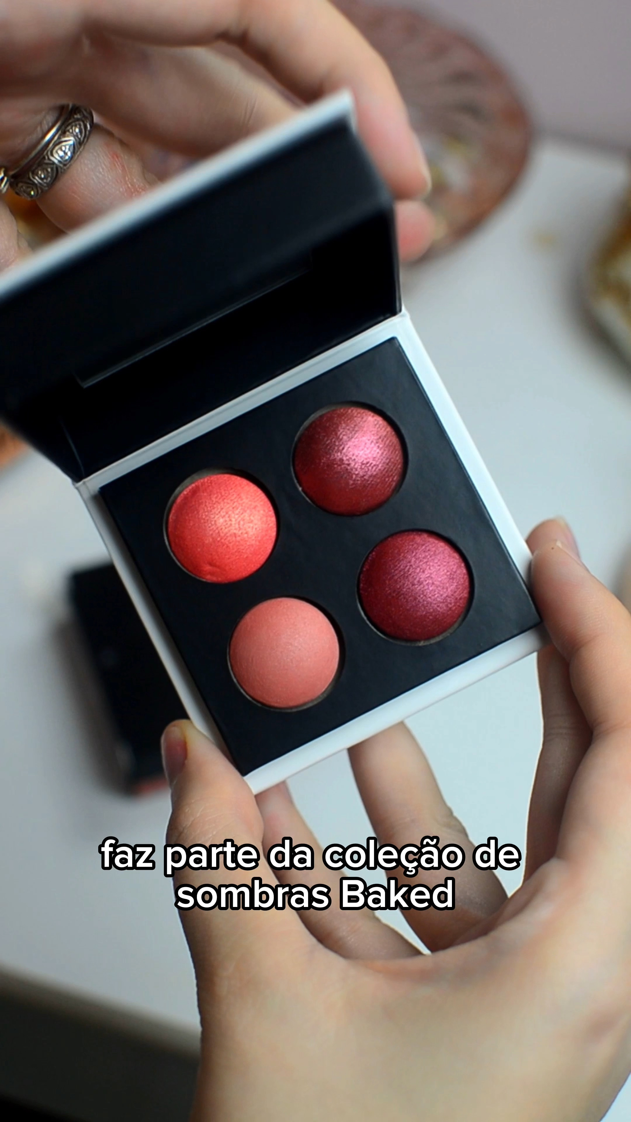Apenas obcecada na paleta de sombras Le Cadeau de Contém 1g😮‍💨🤤
.

.
.
#contem1g #paletacontem1g #sombrabaked

#LTKbrasil #LTKVideo #LTKbeauty