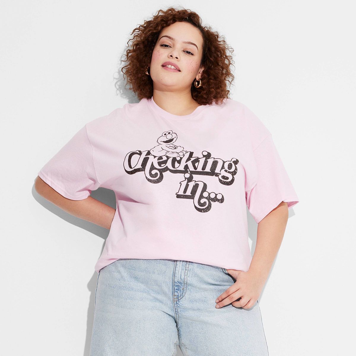 Women's Elmo Checking in... Short Sleeve Graphic T-Shirt - Light Pink | Target